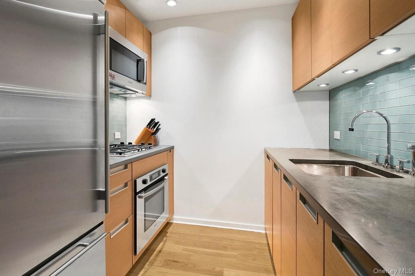 310 W 52nd Street Unit: 35A thumbnail 7
