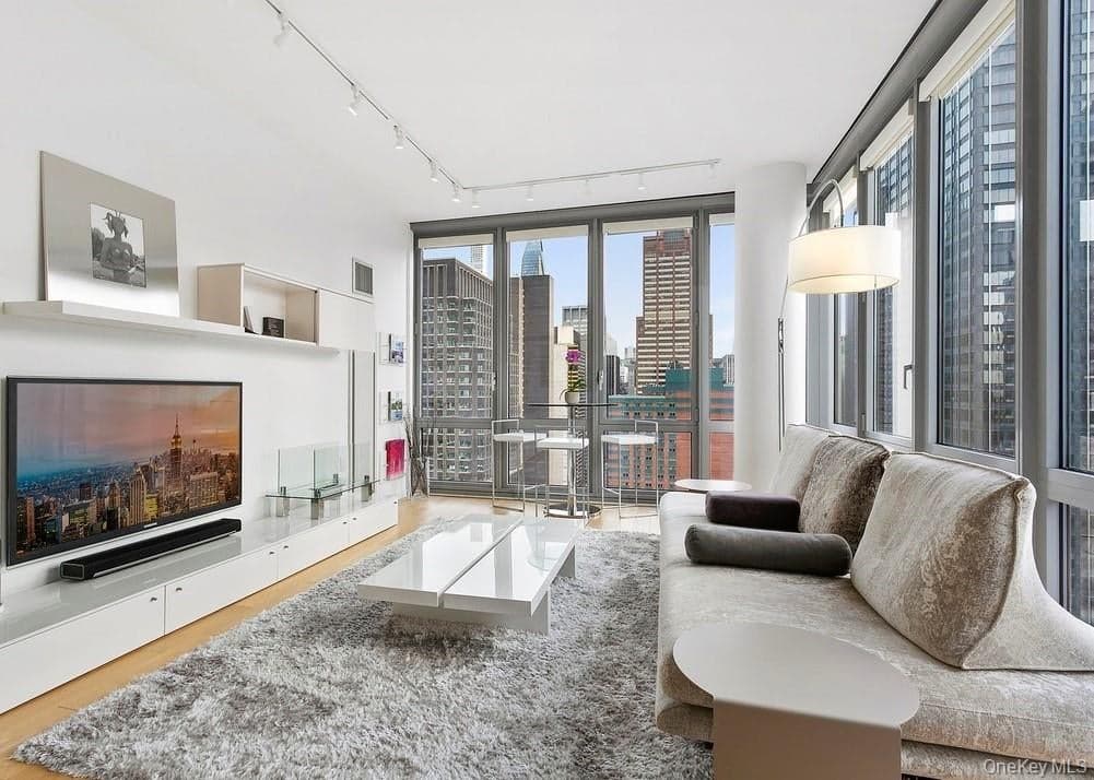 310 W 52nd Street Unit: 35A thumbnail 2