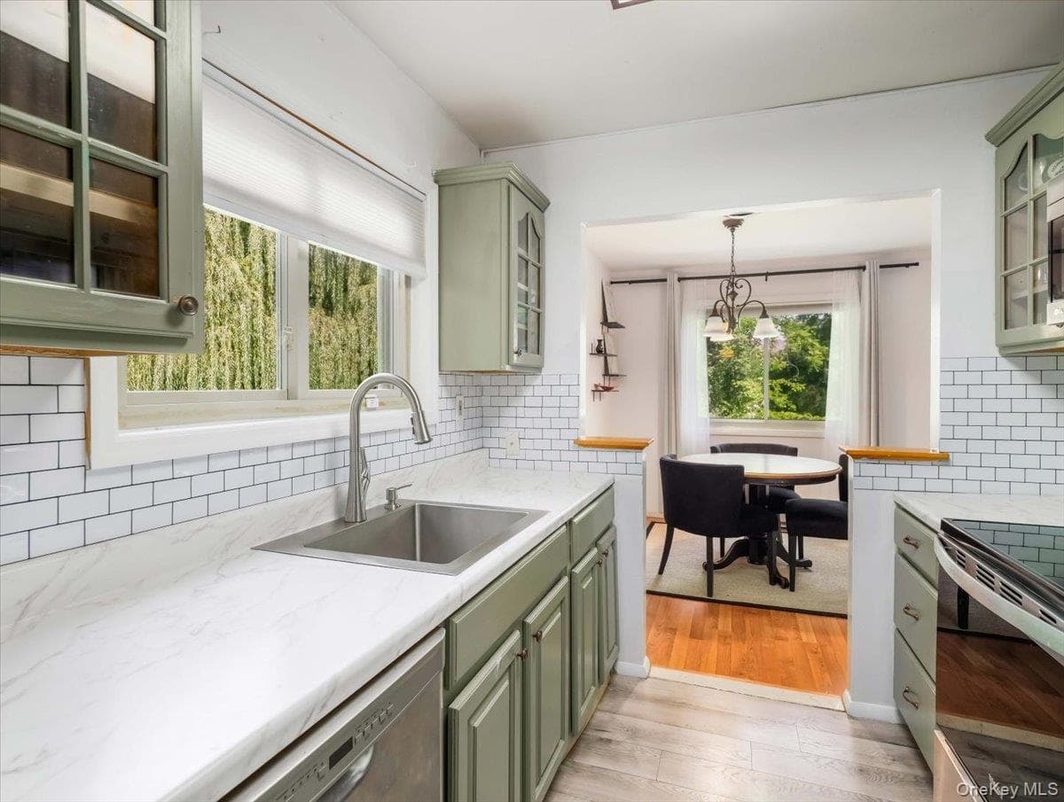 139 Sterling Street Unit: 139 thumbnail 4
