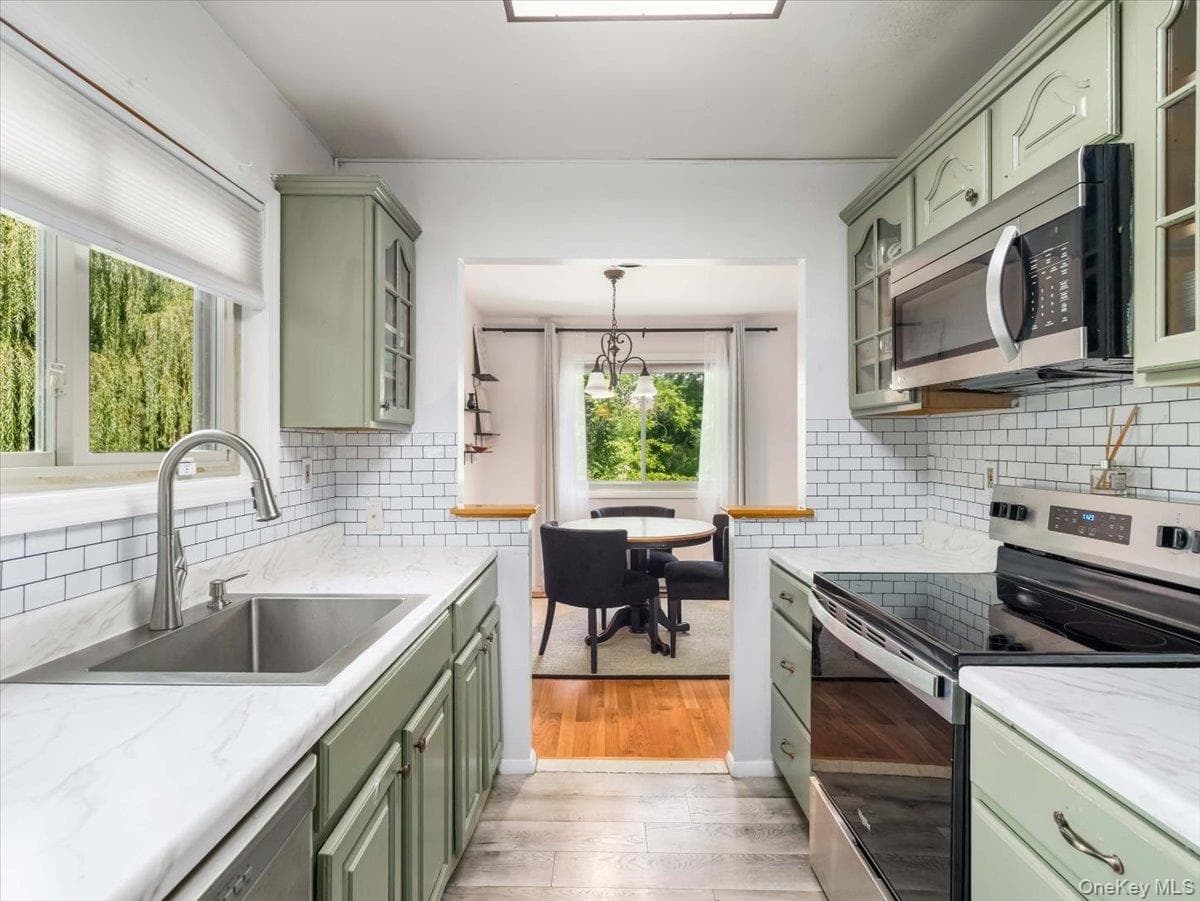 139 Sterling Street Unit: 139 thumbnail 2