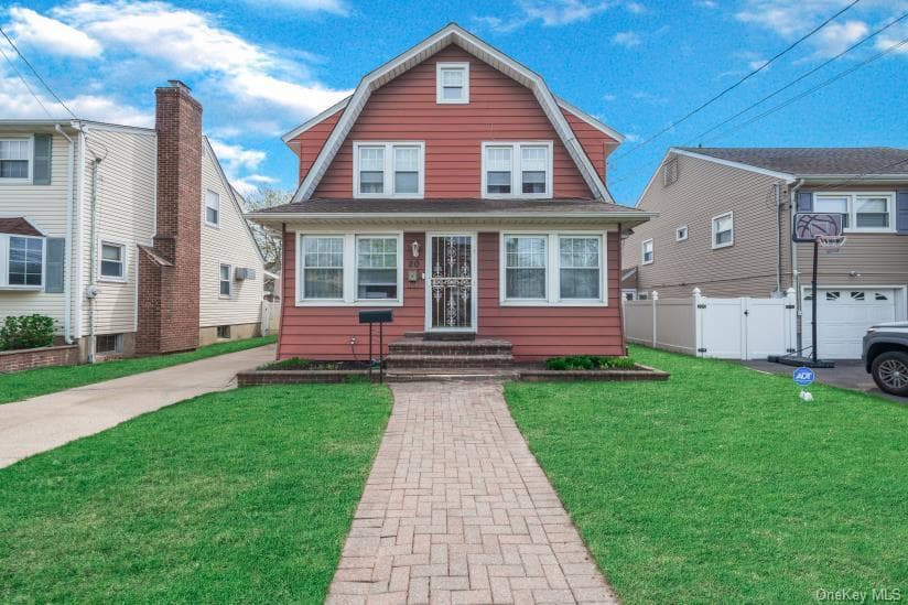 20 Nassau Boulevard, Malverne