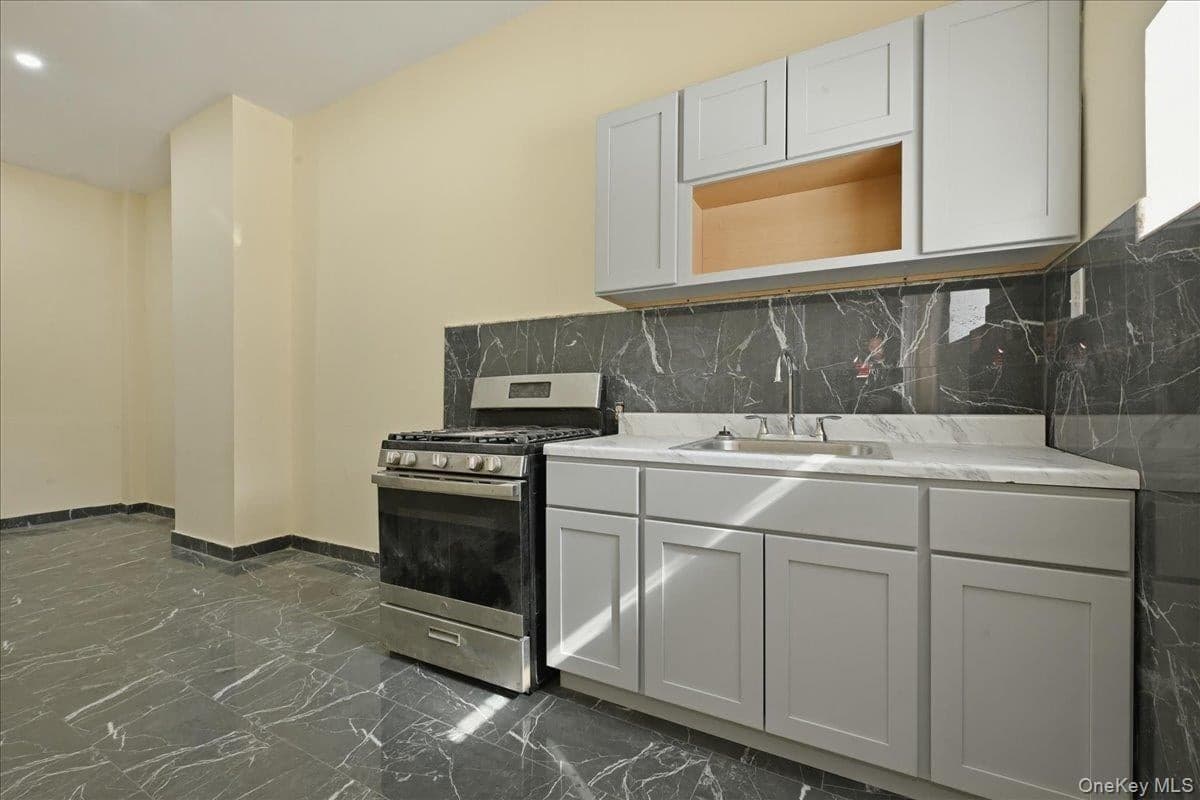 12610 Jamaica Avenue thumbnail 8