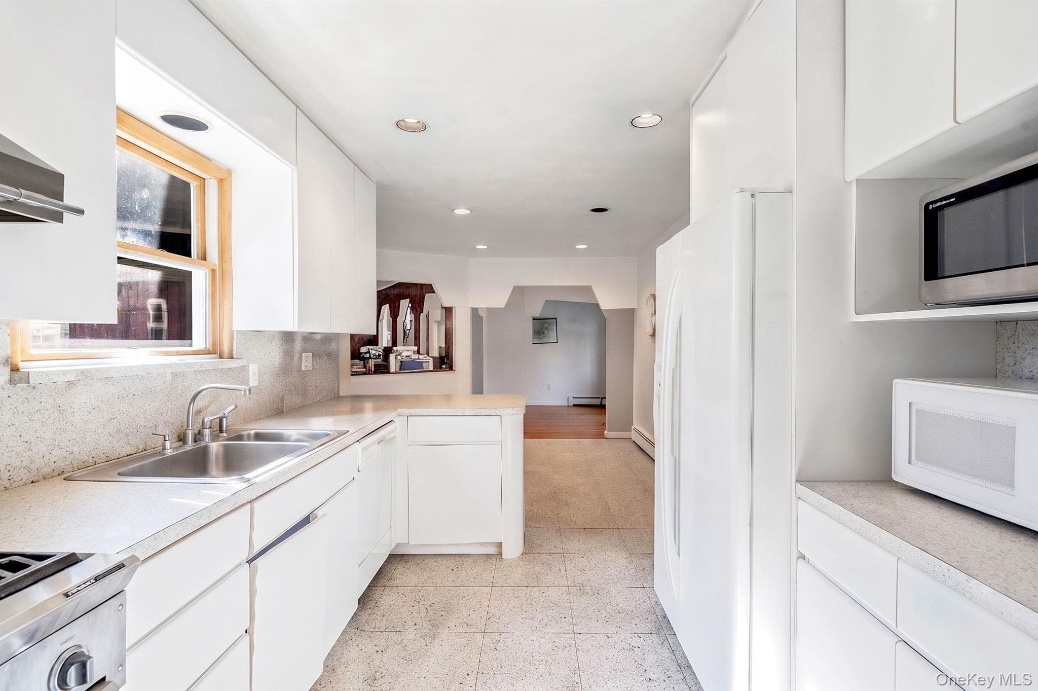 893 Gardiner Drive thumbnail 16