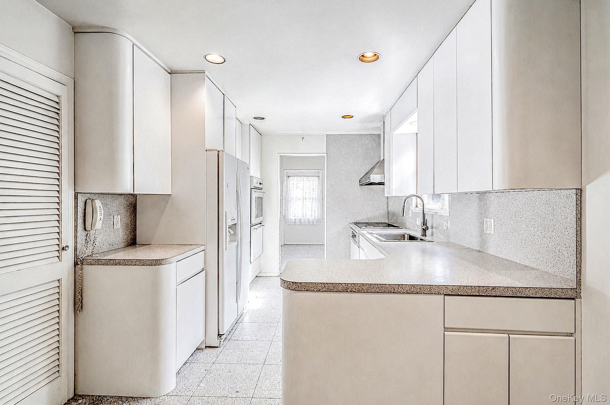 893 Gardiner Drive thumbnail 14