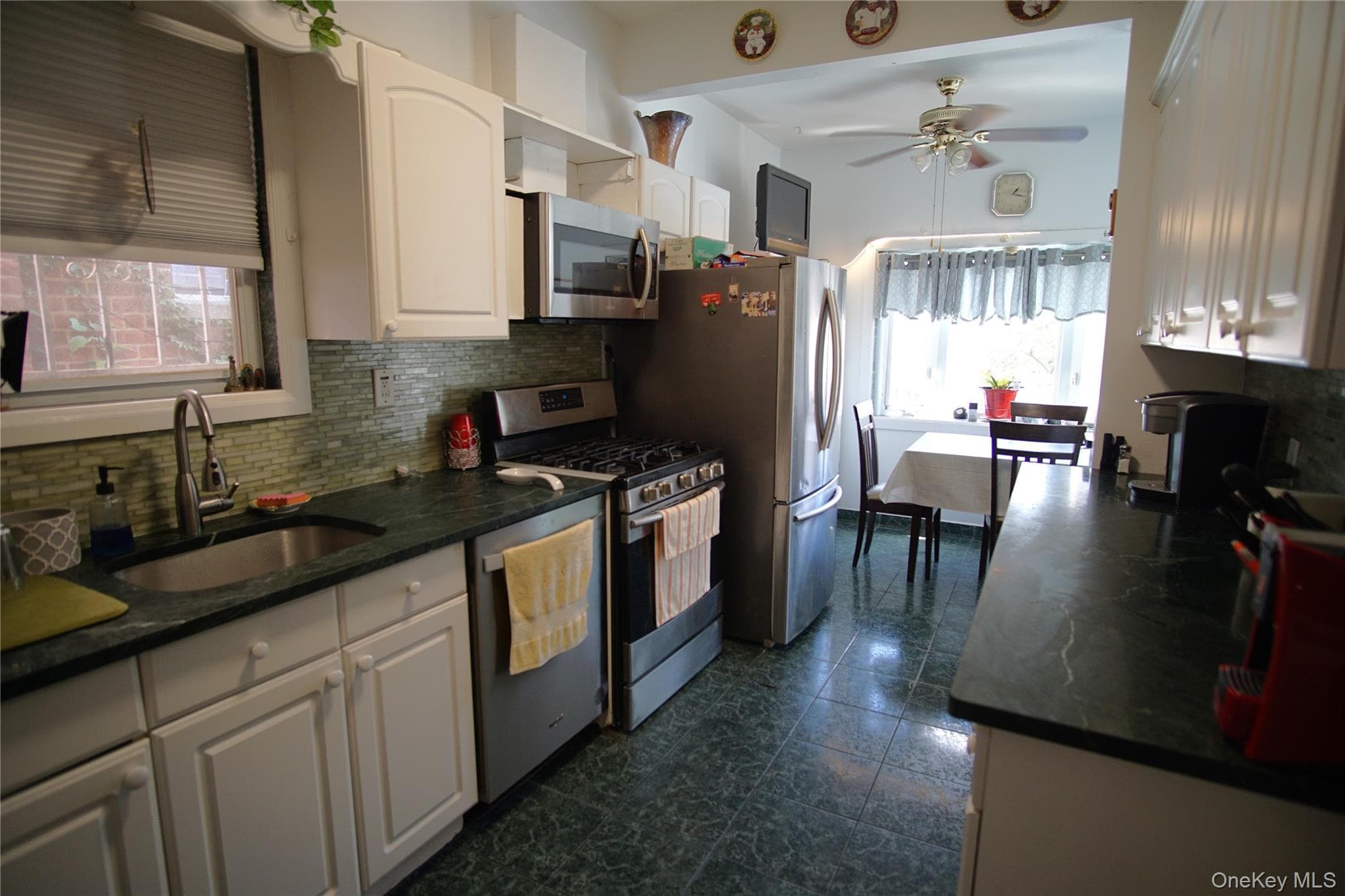 2430 Esplanade Avenue thumbnail 3