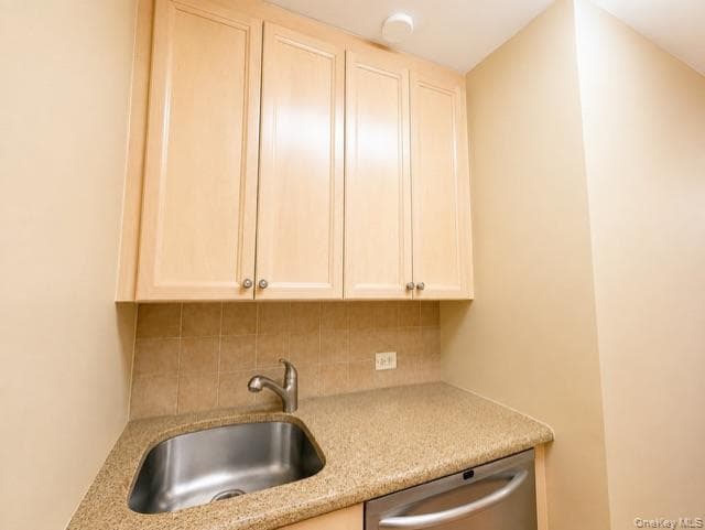 27110 Grand Central Parkway Unit: 15Q thumbnail 9