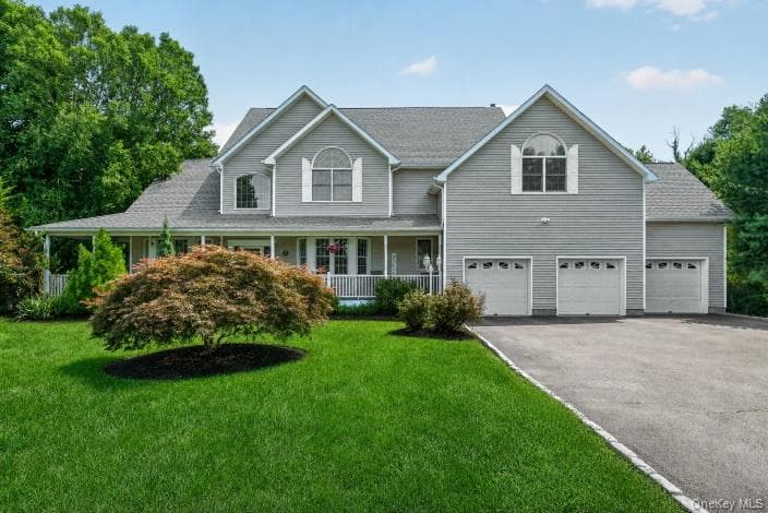 8 Angela Court, Hopewell Junction