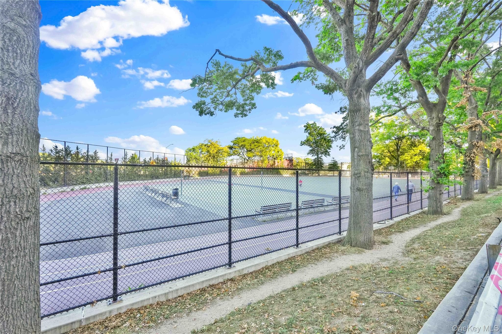 6120 Grand Central Parkway Unit: B605 thumbnail 23