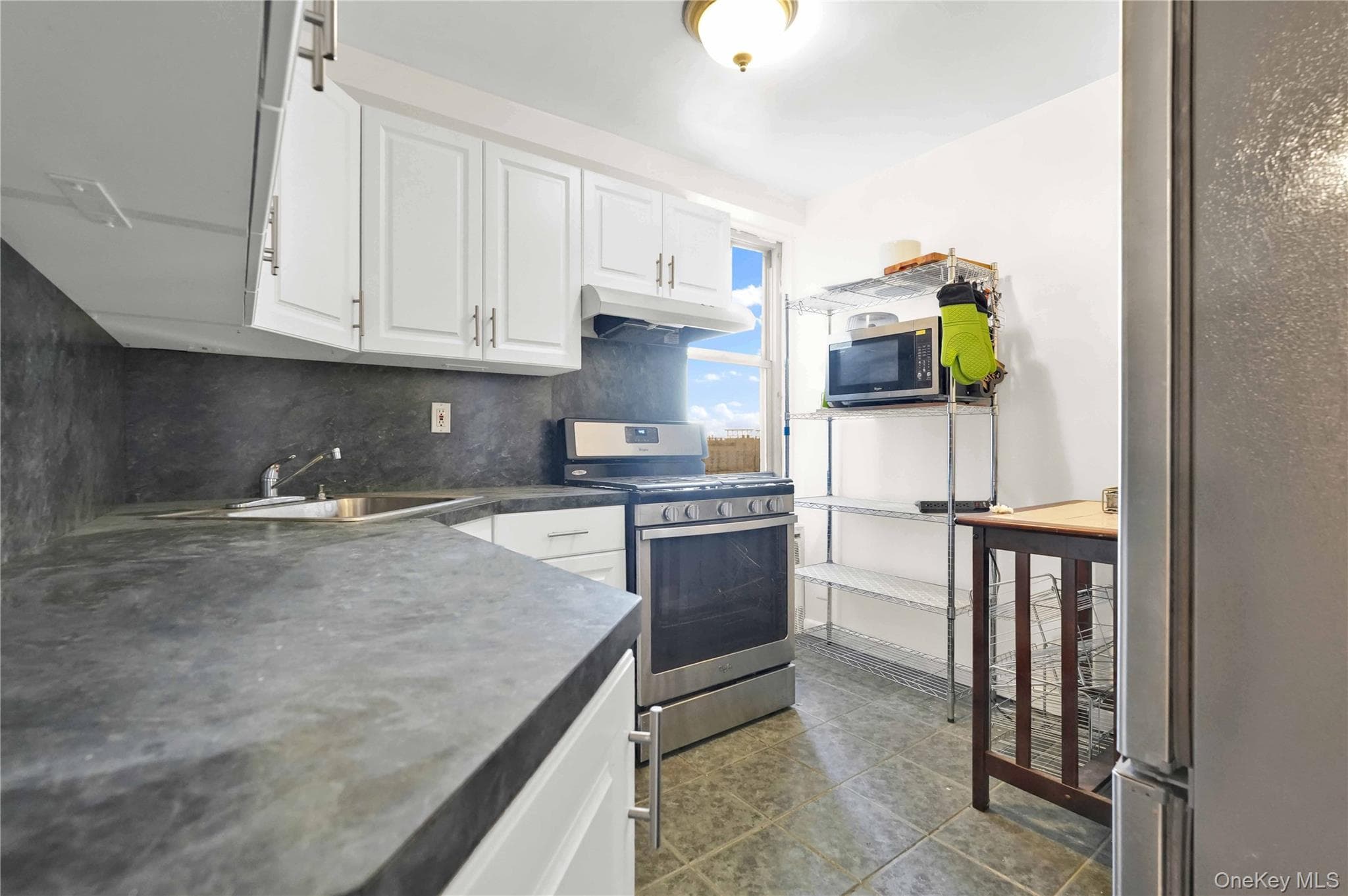6120 Grand Central Parkway Unit: B605 thumbnail 8