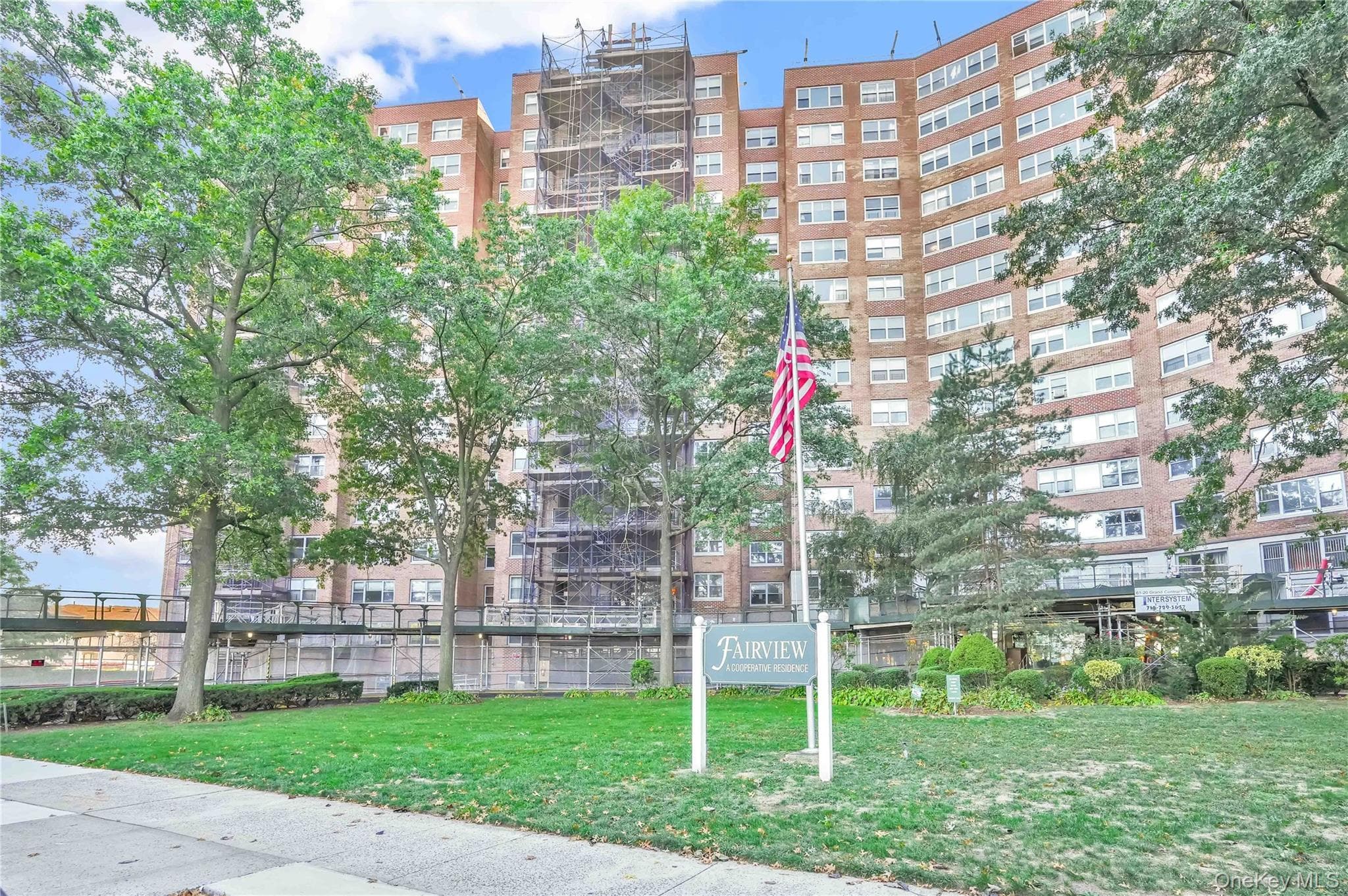 6120 Grand Central Parkway Unit: B605 photo 1