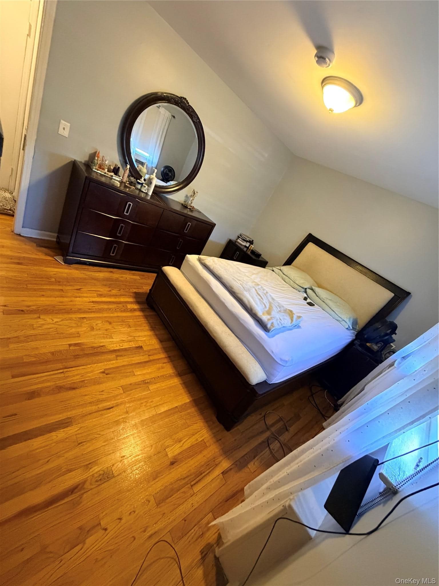 1849 White Plains Road thumbnail 15