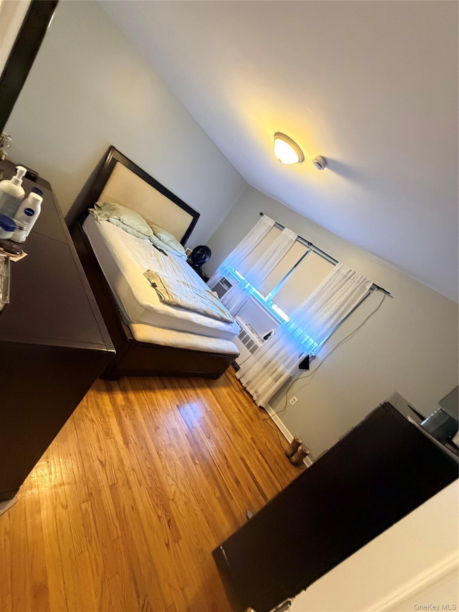 1849 White Plains Road thumbnail 14