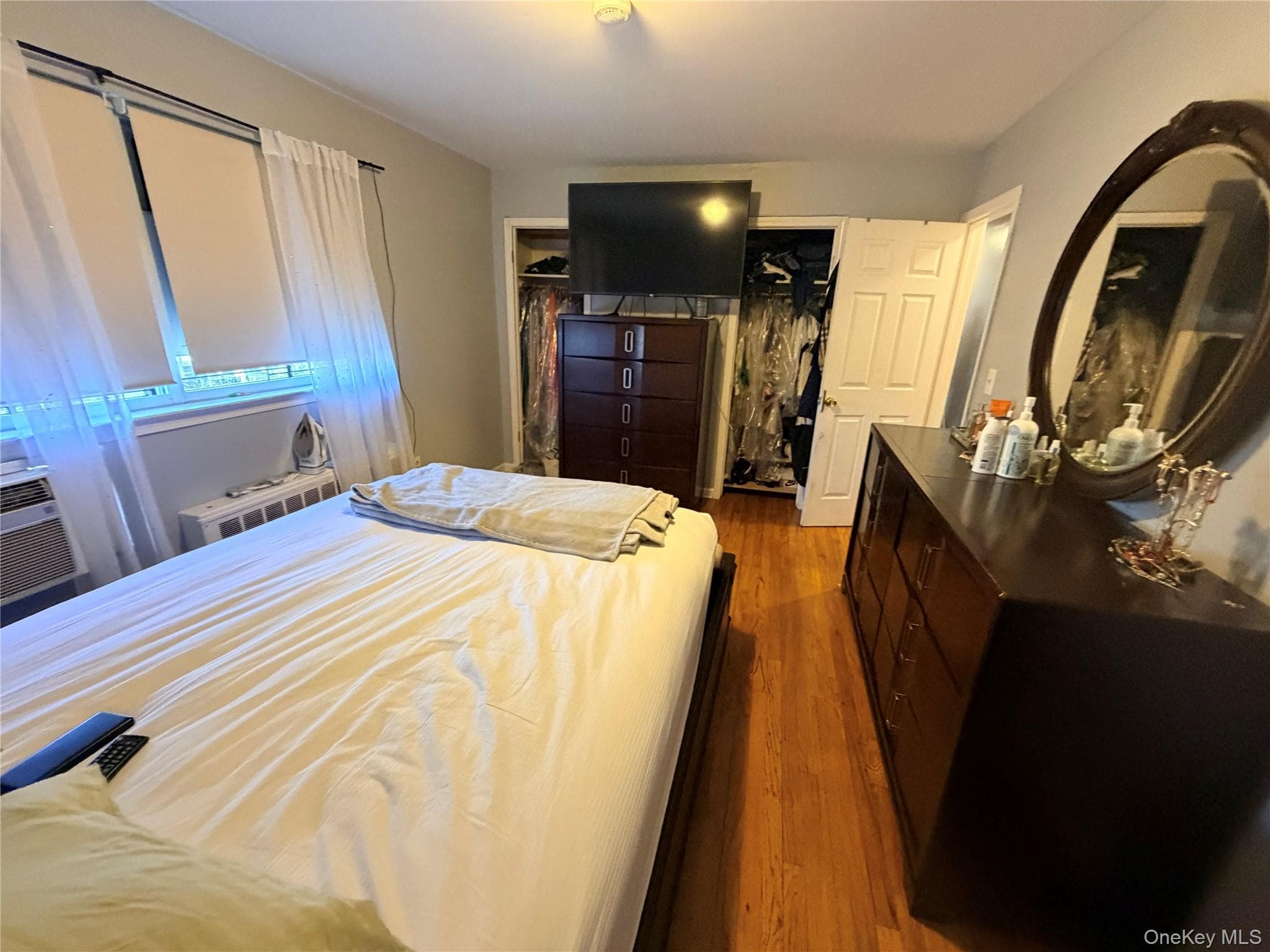 1849 White Plains Road thumbnail 10