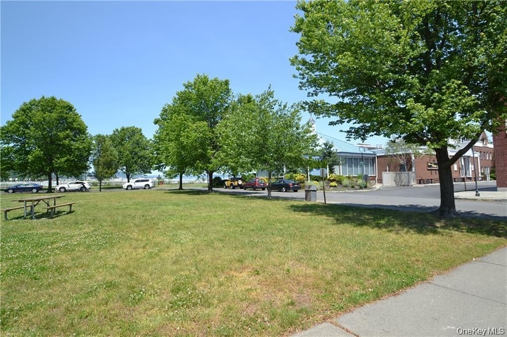 318 Harbor Cove CV Unit: 318 thumbnail 3