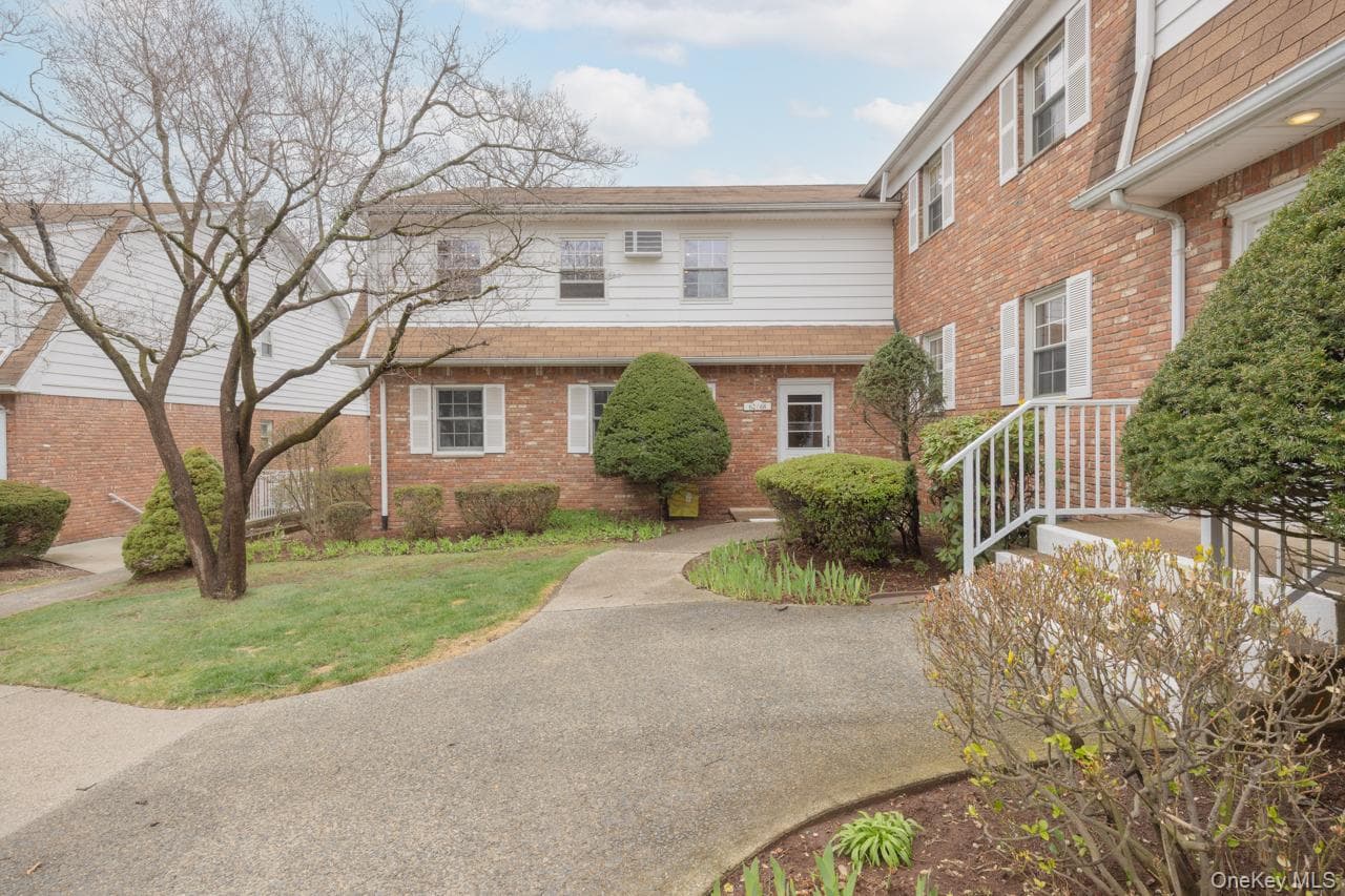 62 Parkside Drive Unit: 62, Suffern