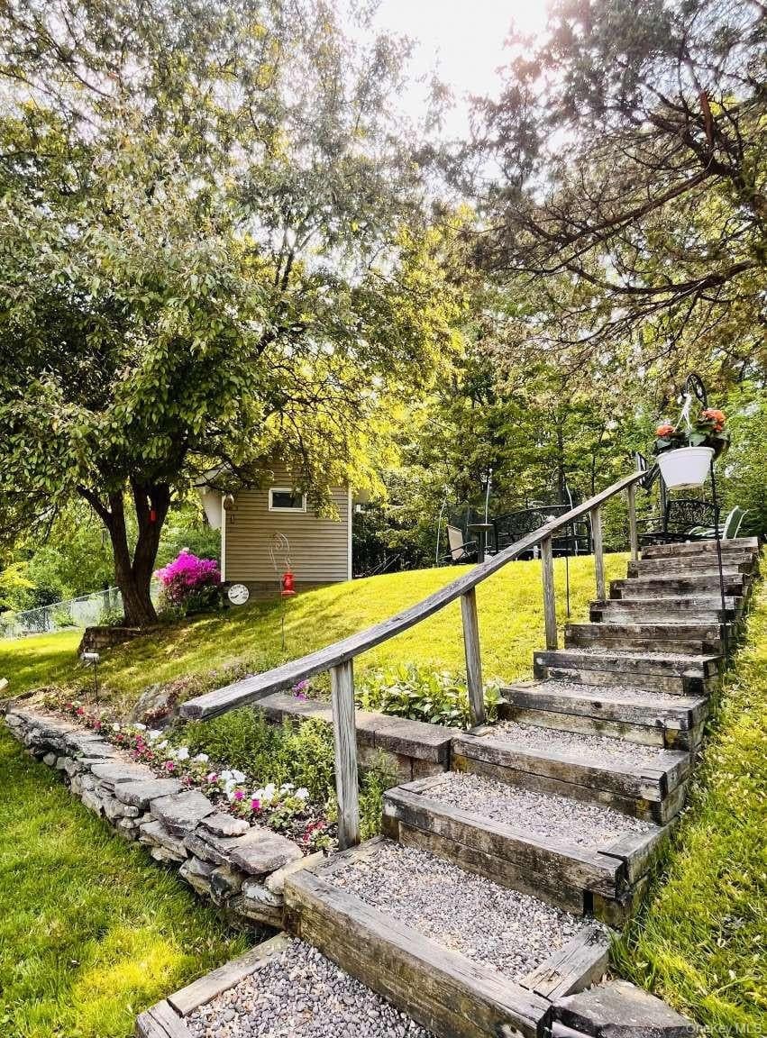 20 Neversink Drive thumbnail 2