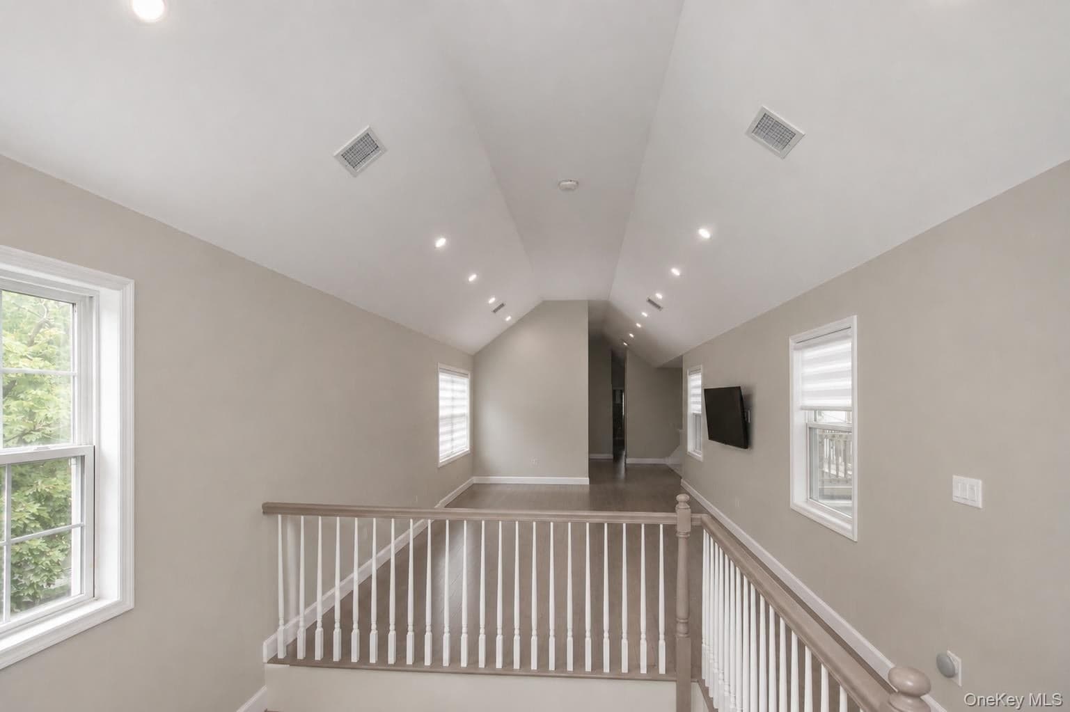 8015 Little Neck Parkway thumbnail 26