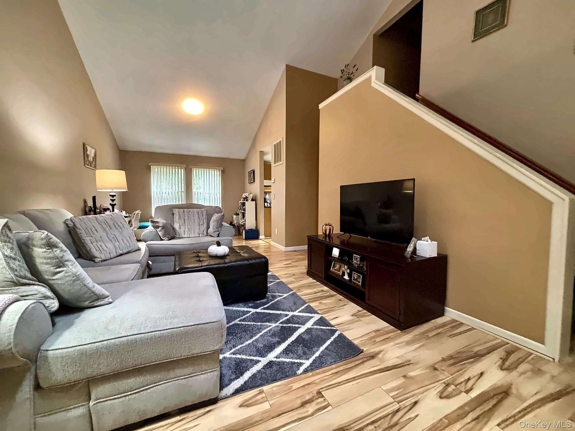 345 Auborn Avenue thumbnail 3