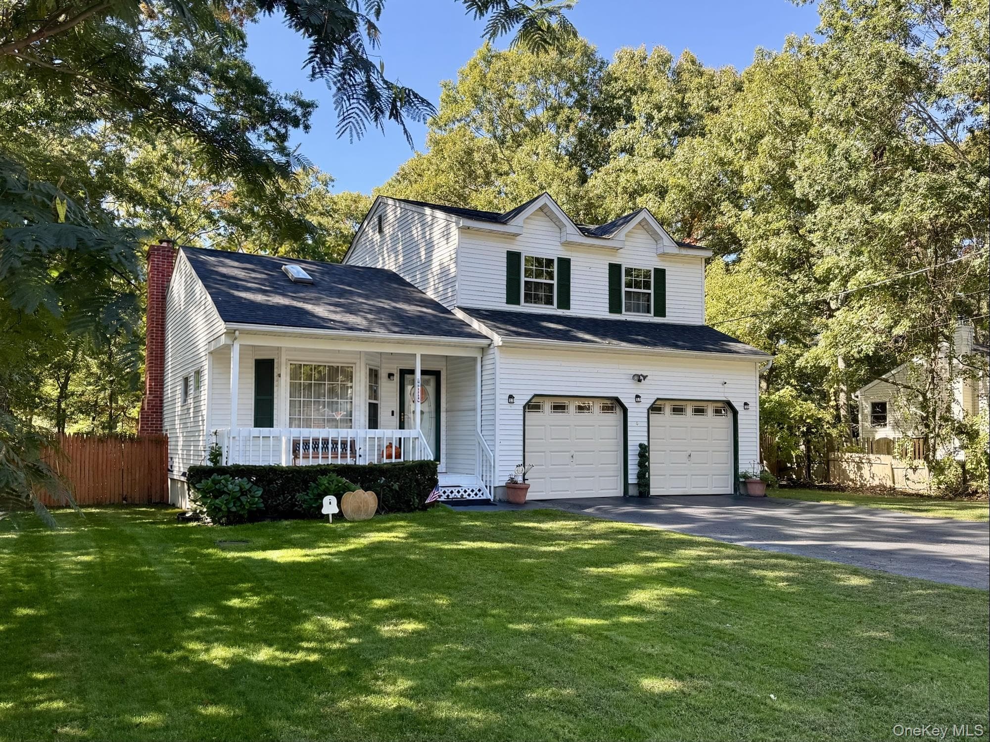 345 Auborn Avenue, Shirley