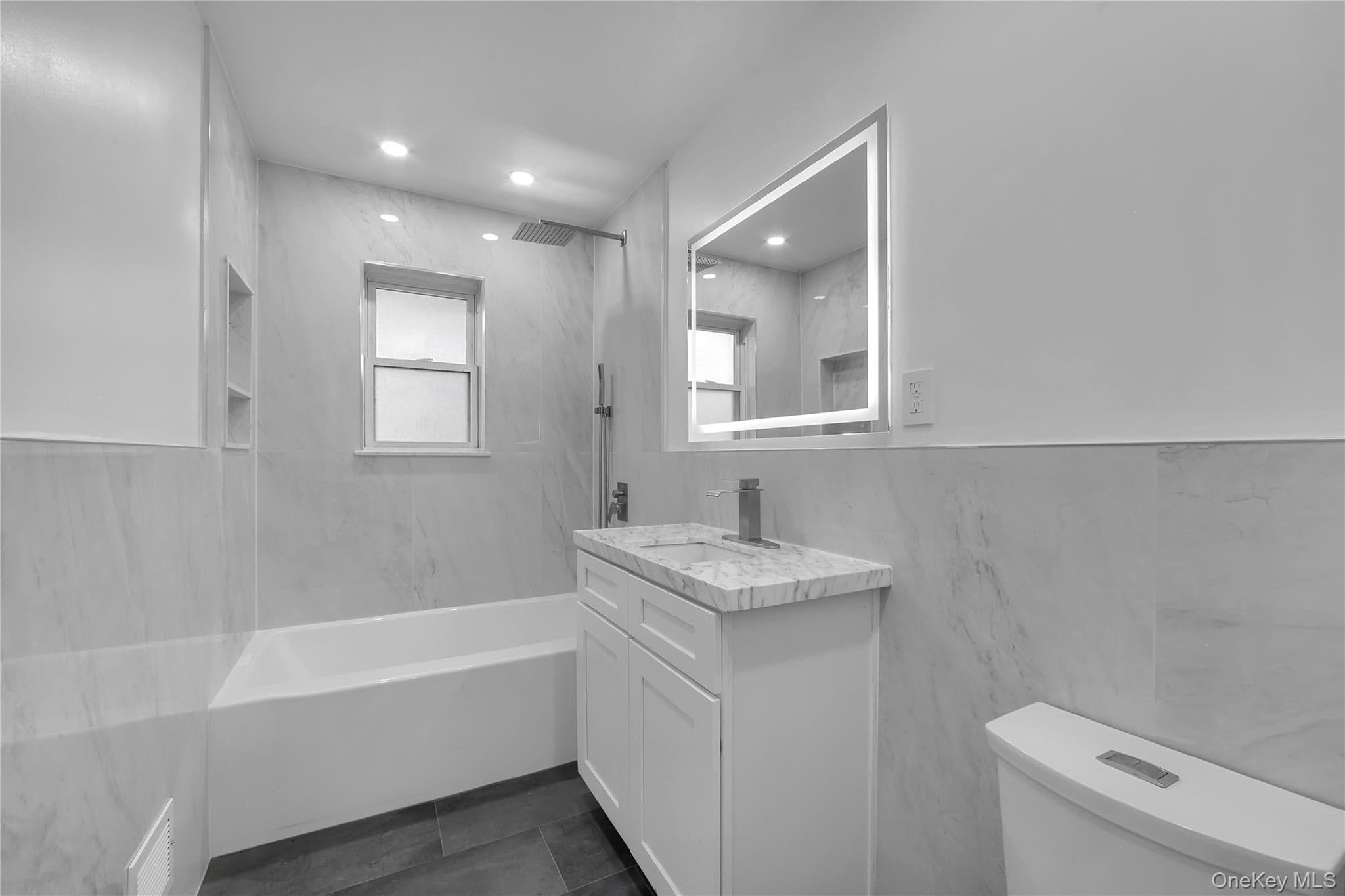 931 E 232nd Street thumbnail 15