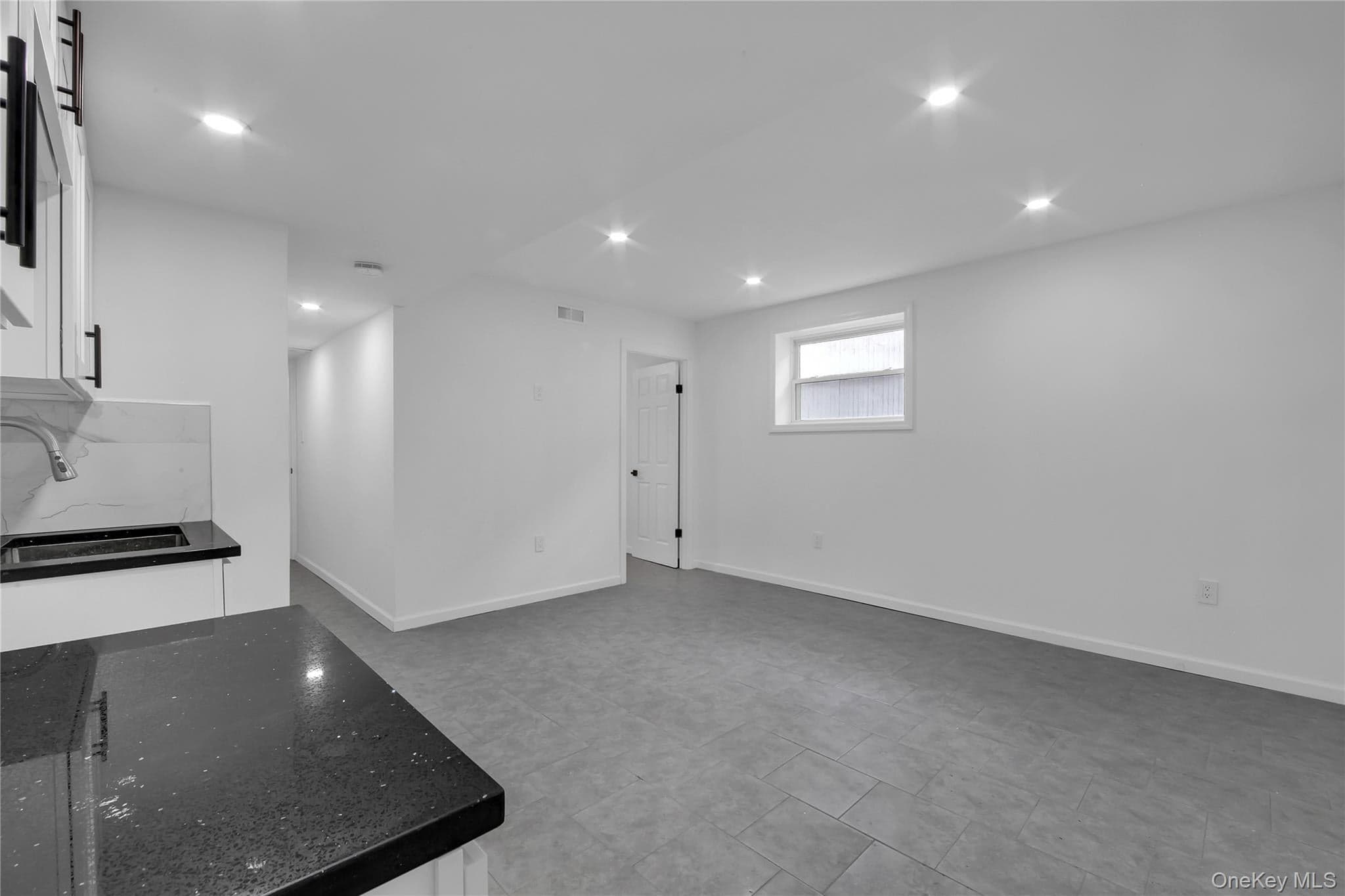 931 E 232nd Street thumbnail 20