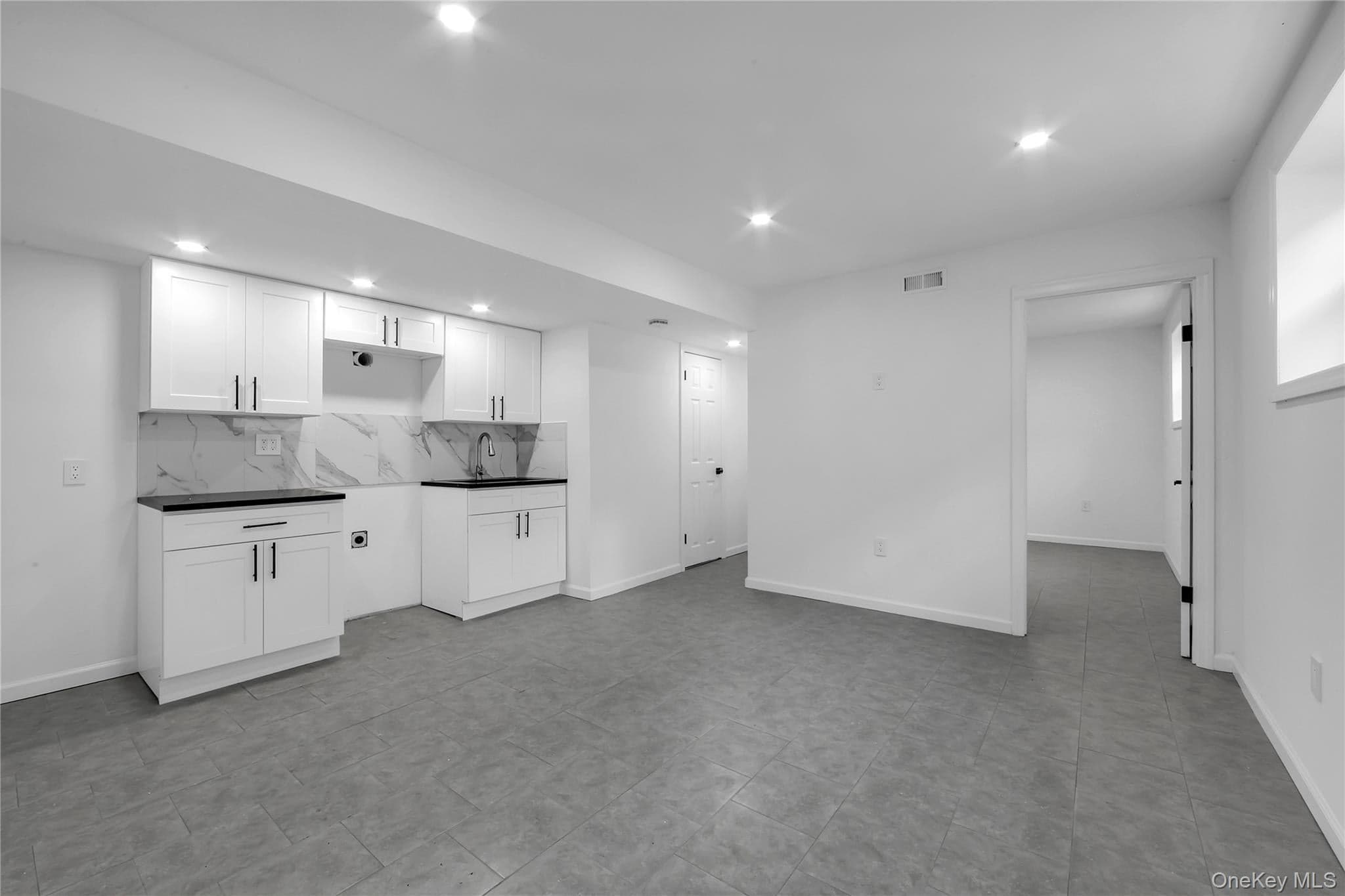 931 E 232nd Street thumbnail 18