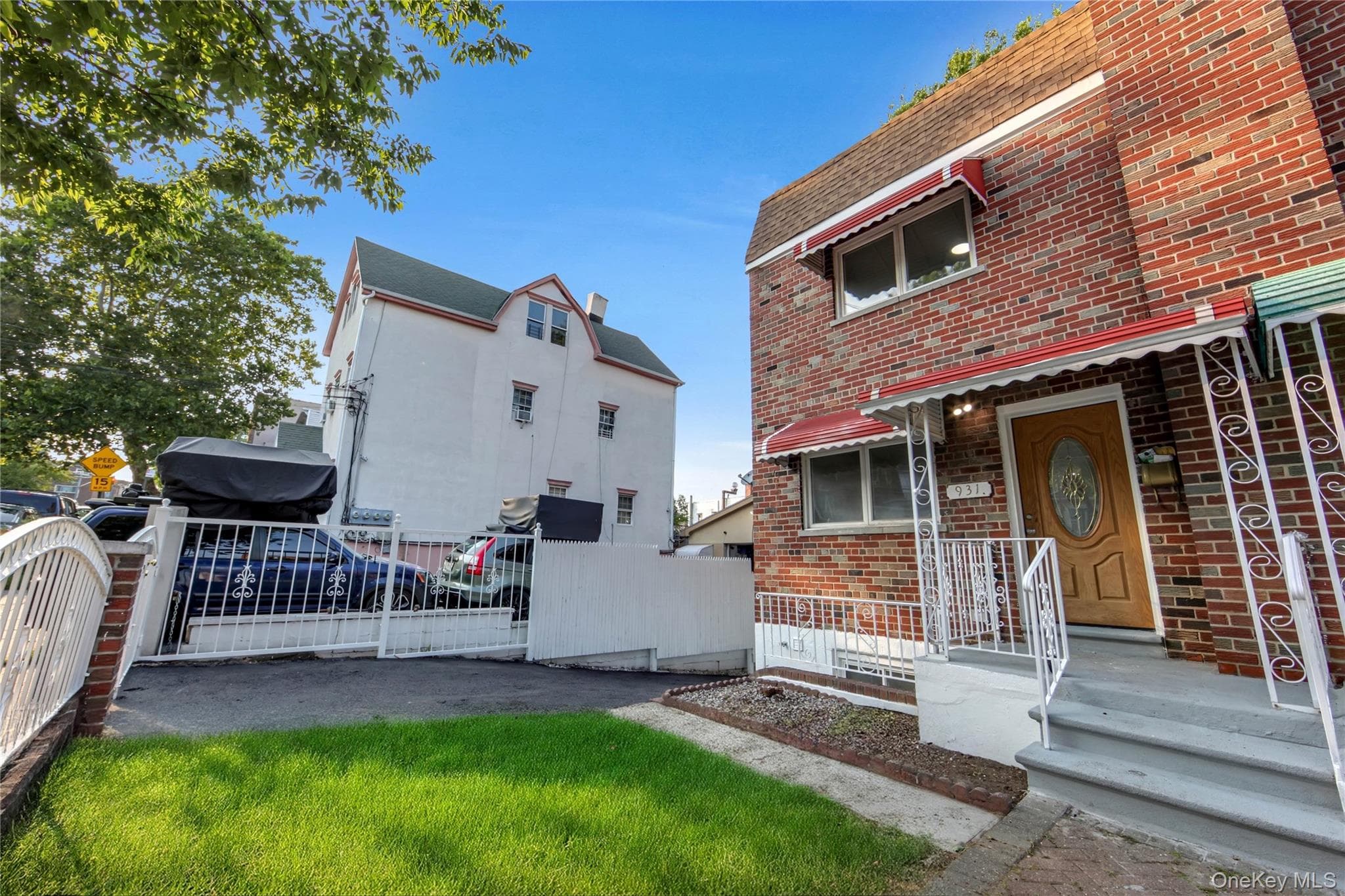 931 E 232nd Street thumbnail 2
