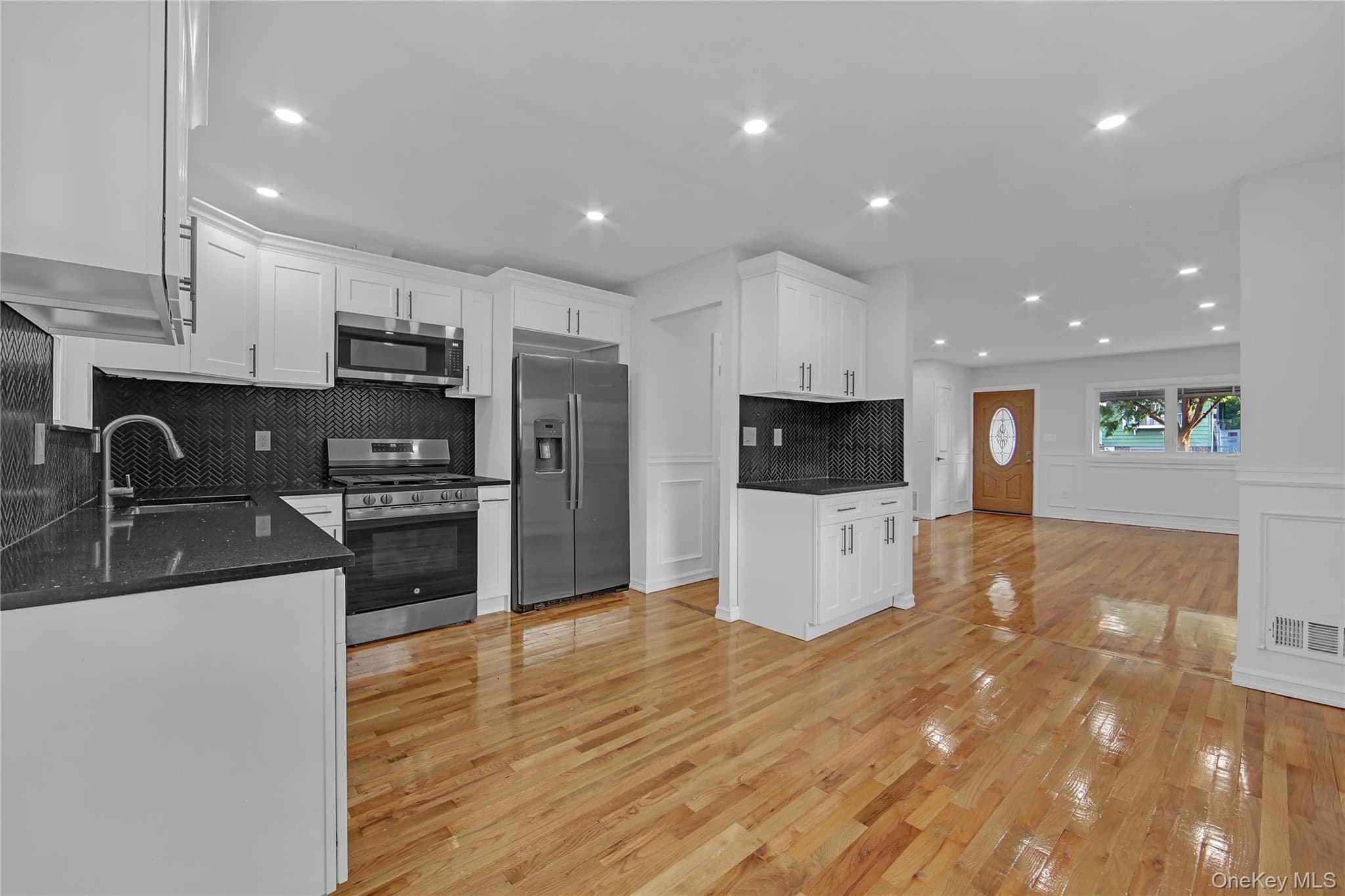 931 E 232nd Street thumbnail 8