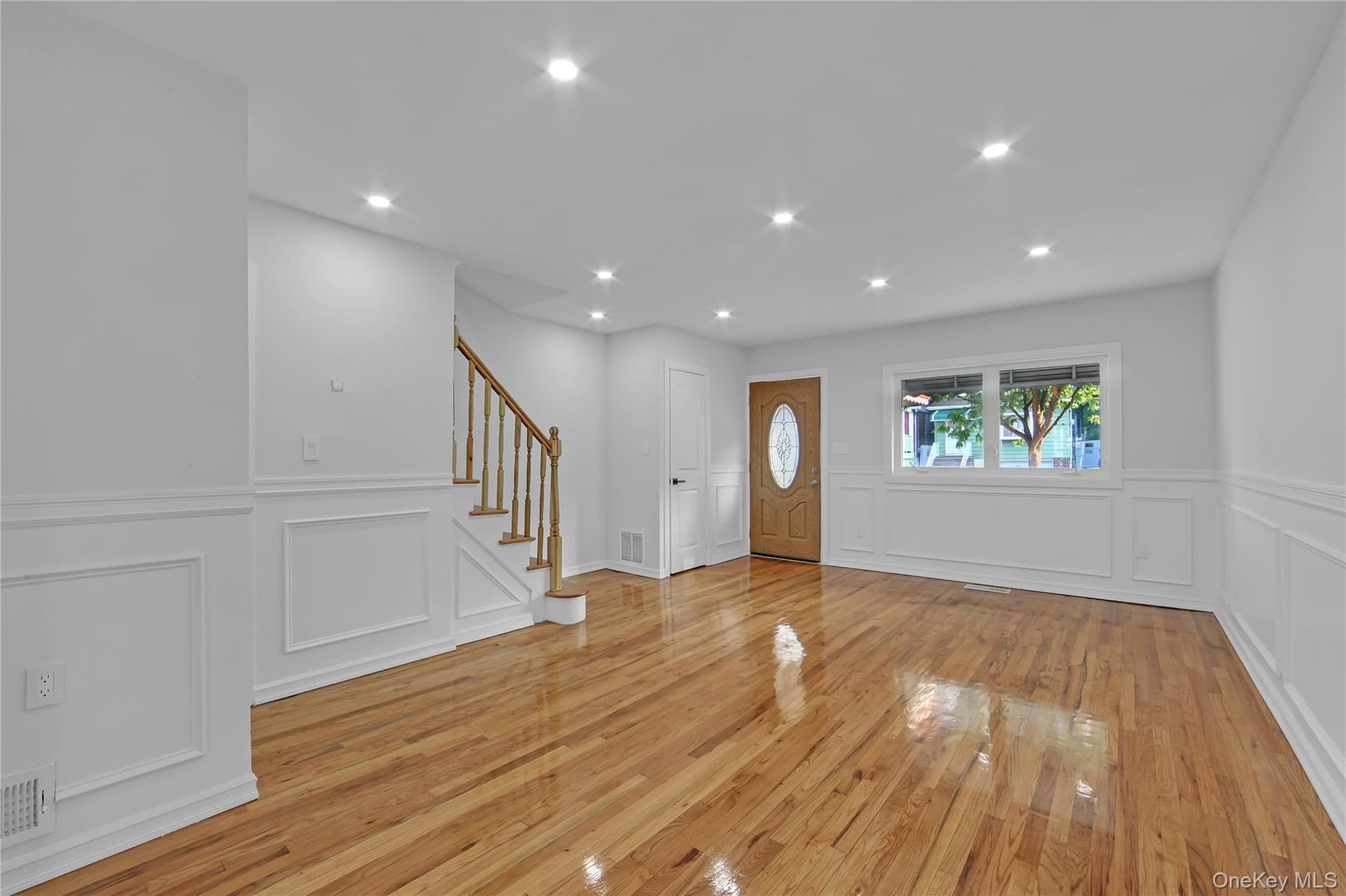 931 E 232nd Street thumbnail 5