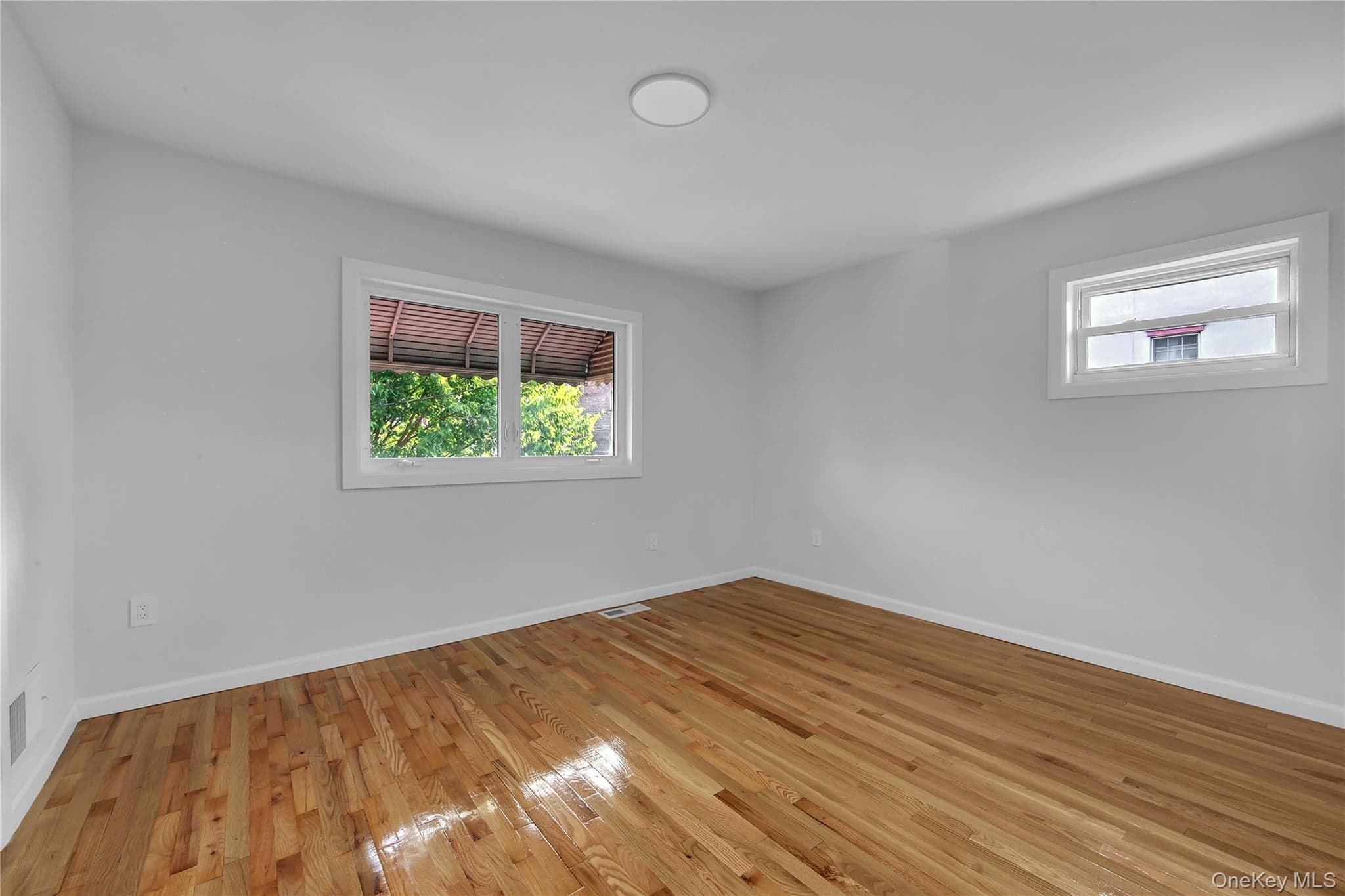 931 E 232nd Street thumbnail 12