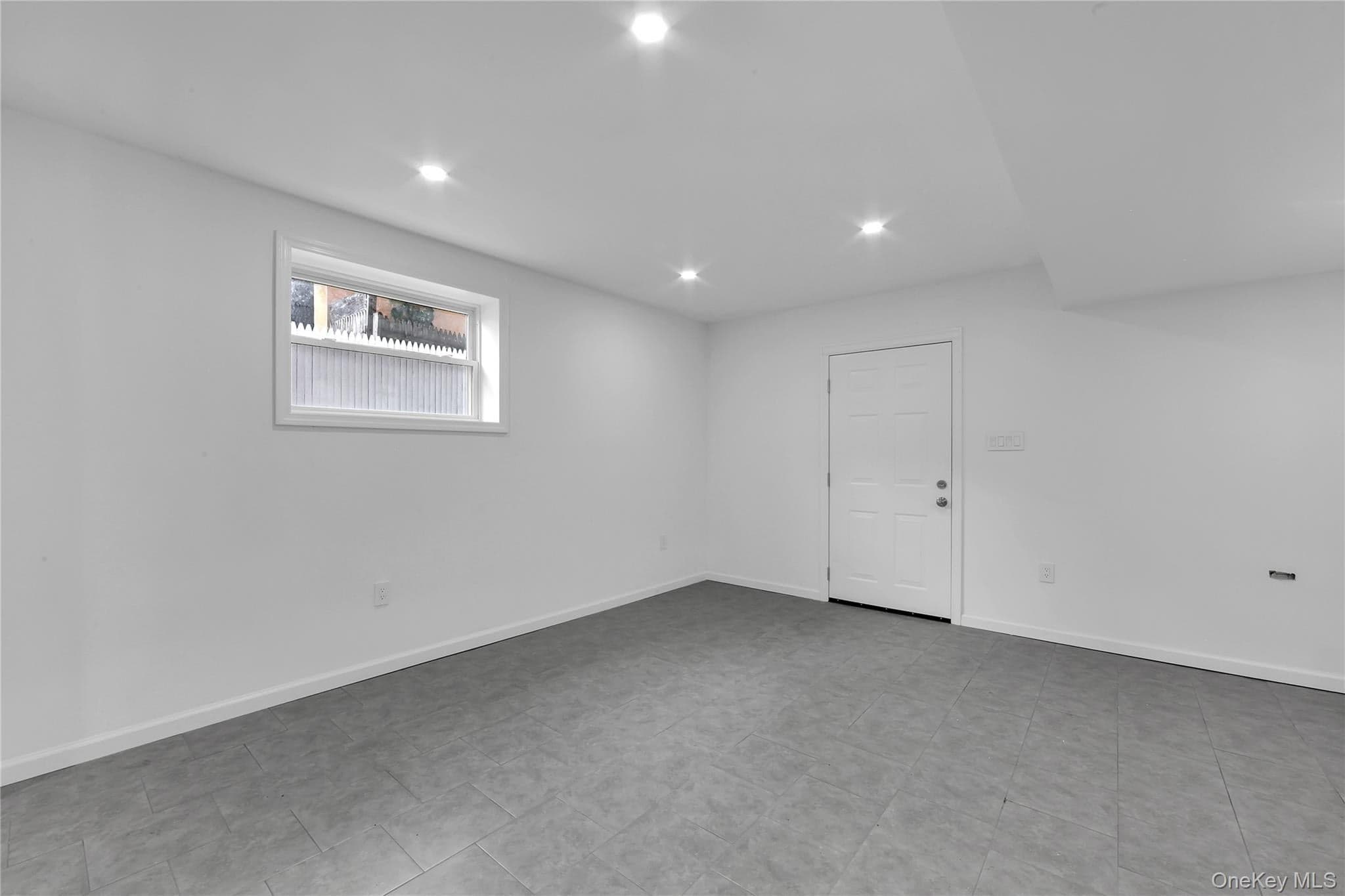 931 E 232nd Street thumbnail 24
