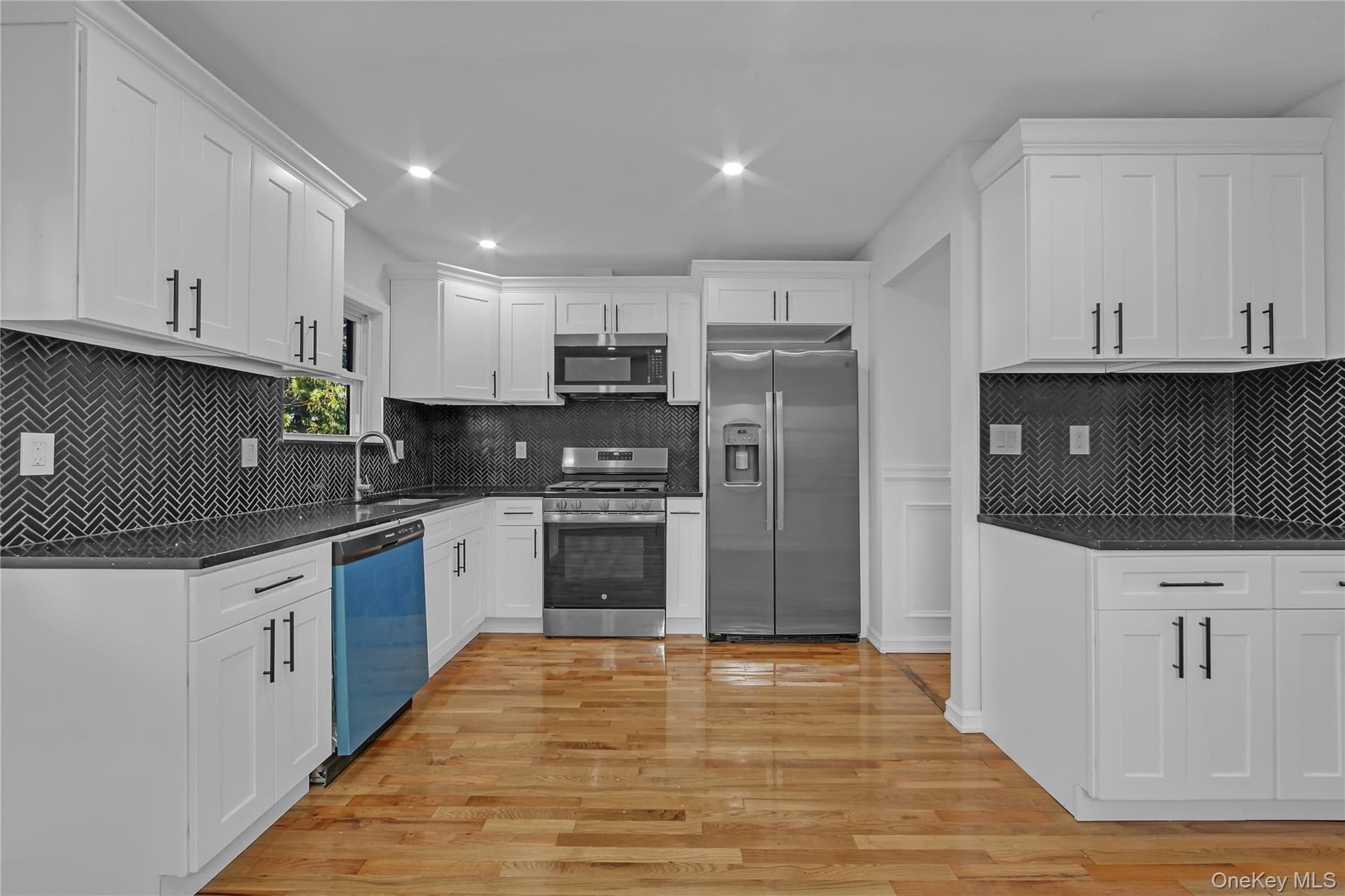 931 E 232nd Street thumbnail 7