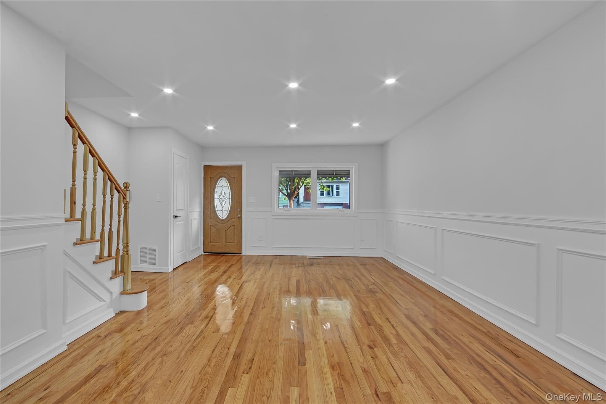 931 E 232nd Street thumbnail 4
