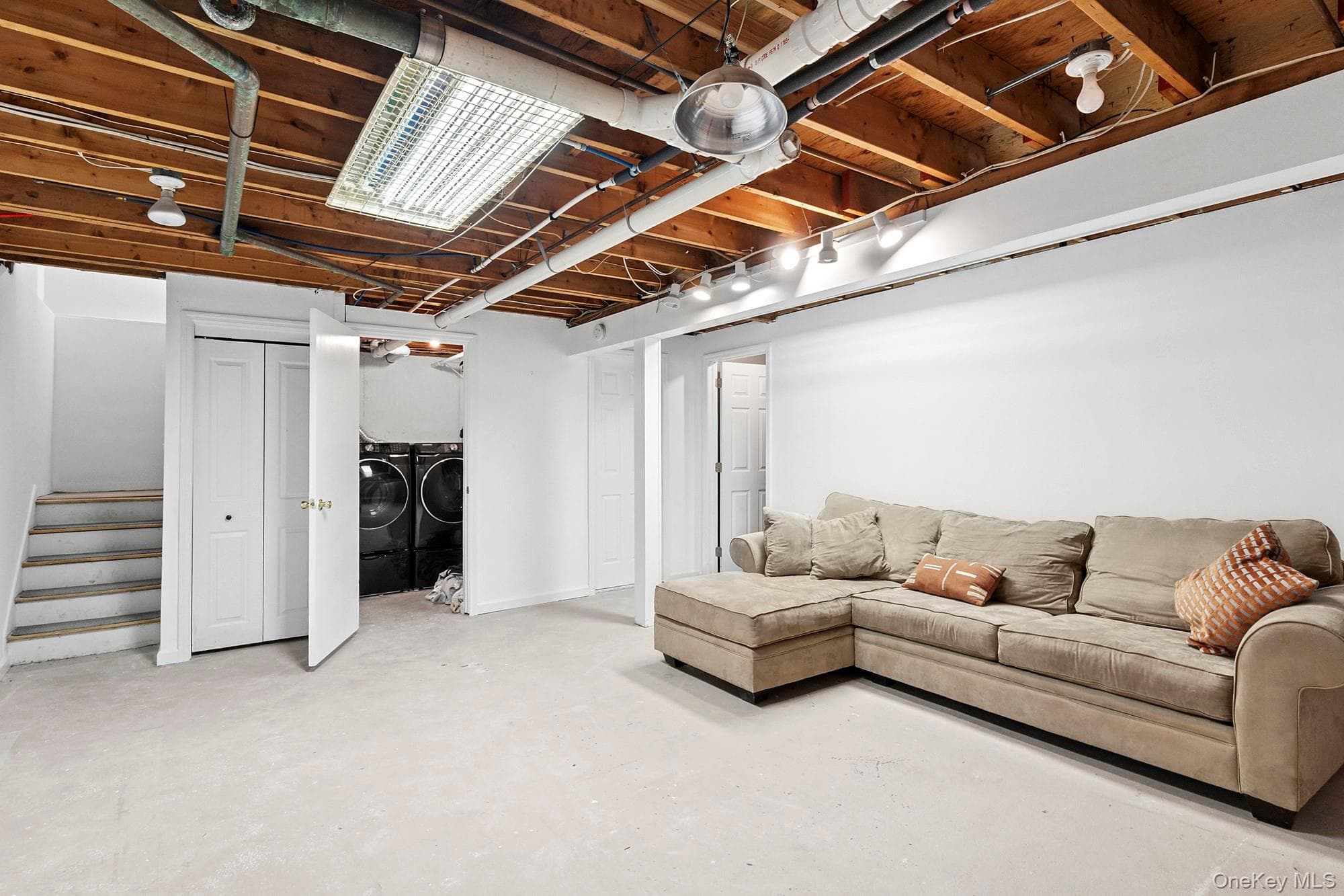 2723 Deerfield Road thumbnail 17