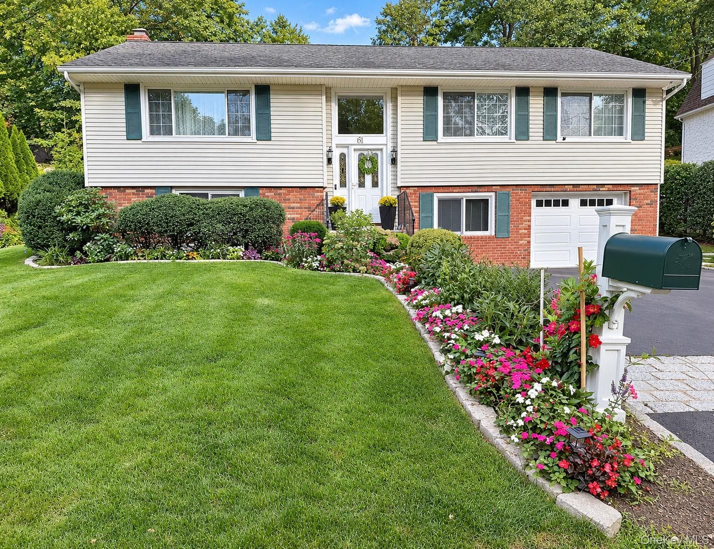 61 Center Drive, Old Greenwich