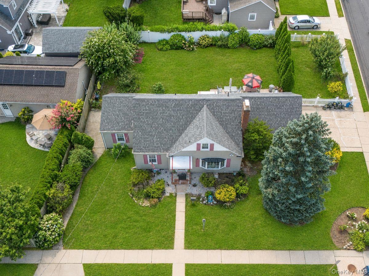 295 Ivy Avenue photo 1