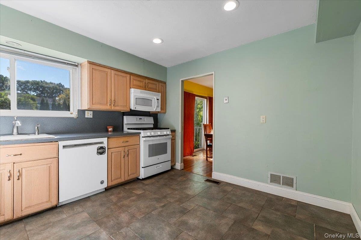 65 Genesee Drive thumbnail 10