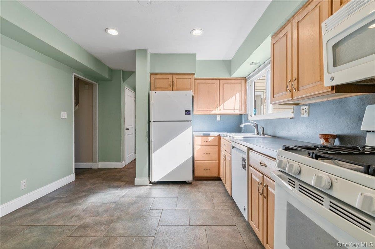 65 Genesee Drive thumbnail 12