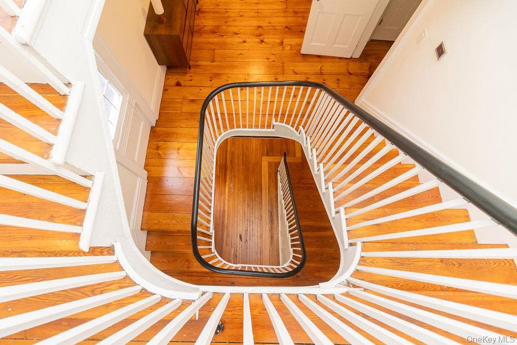 592 Landing Avenue thumbnail 9