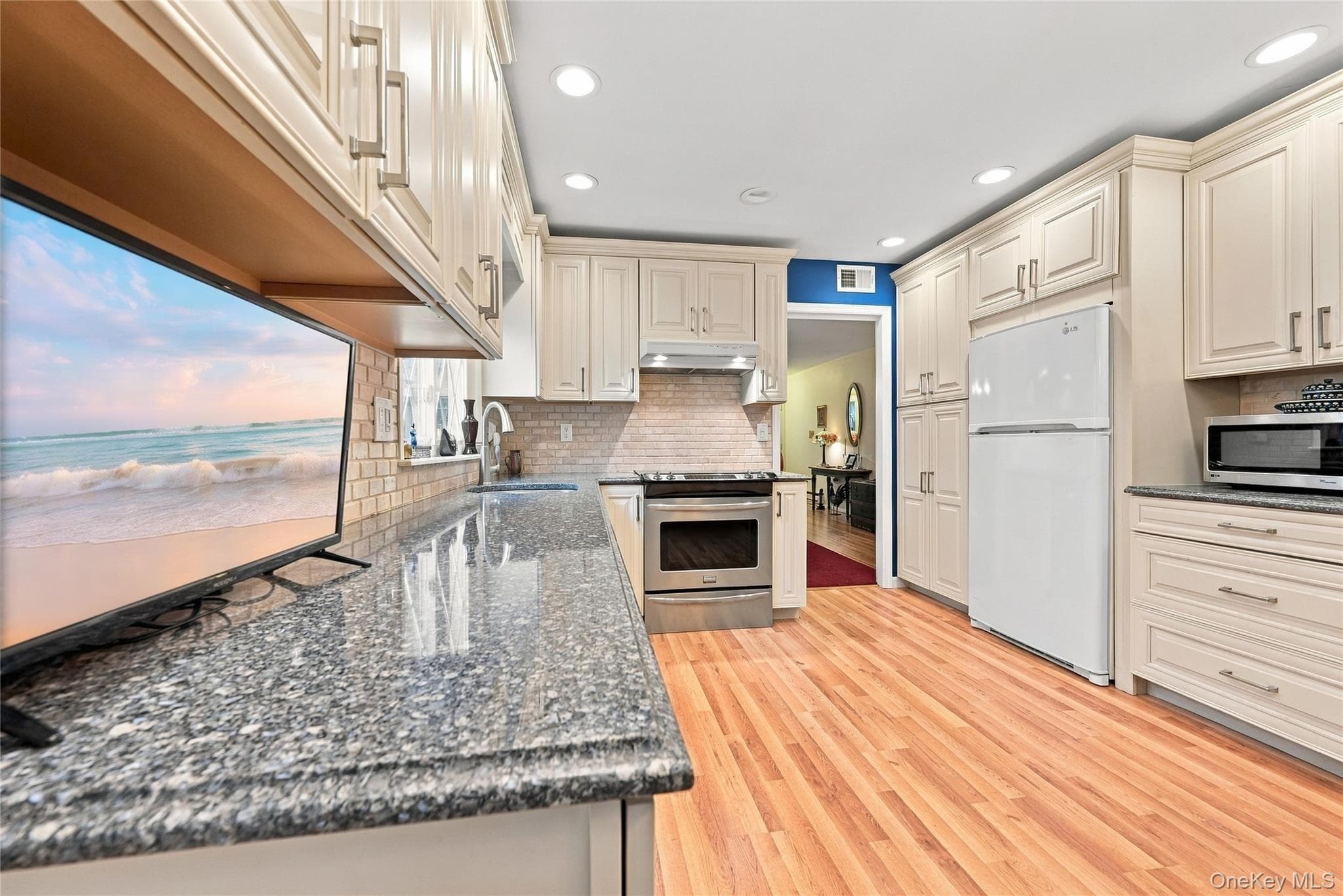 473 Stratford Lane thumbnail 8