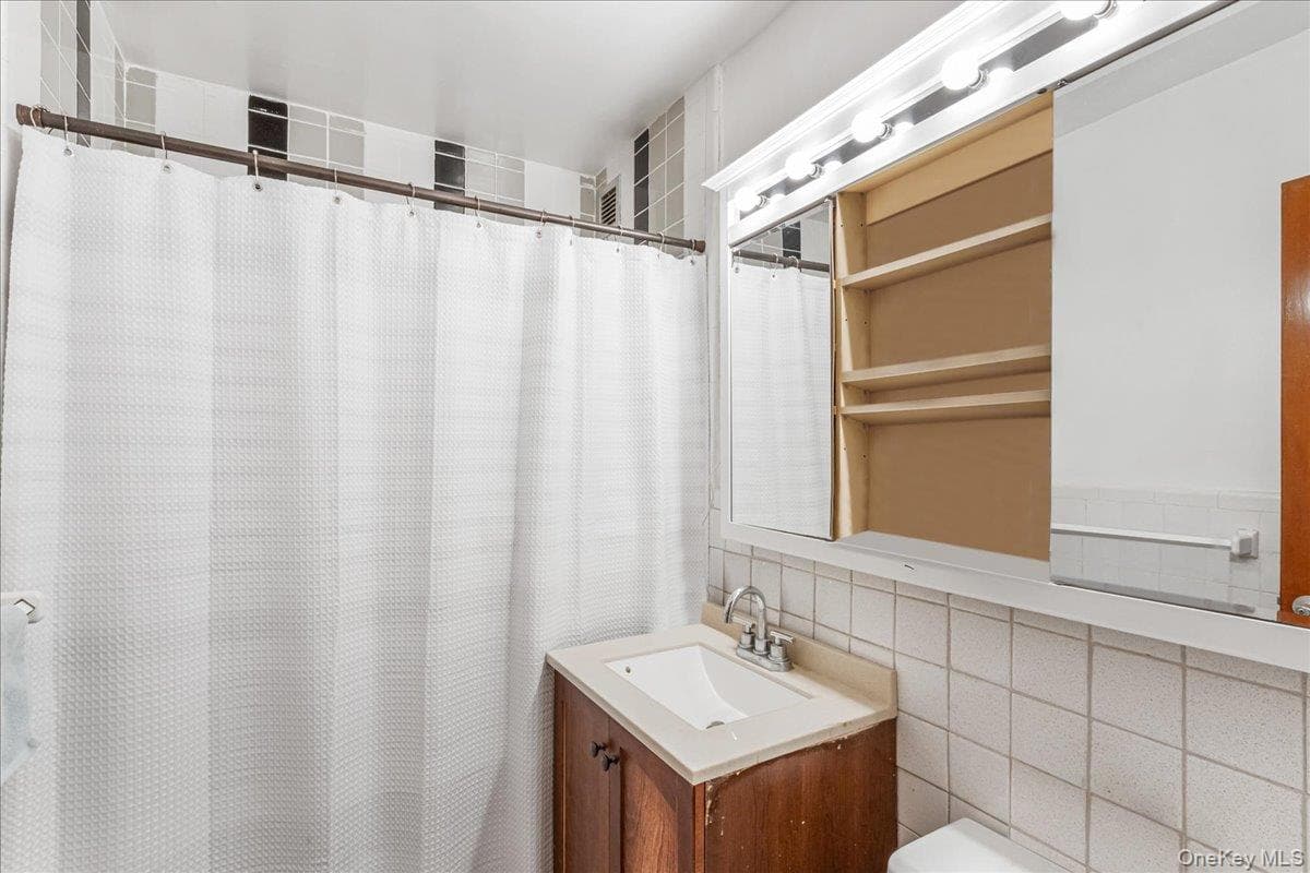 18-05 215th Street Unit: 8B thumbnail 14