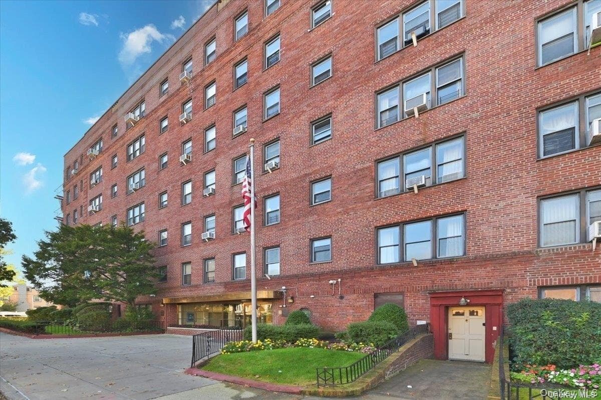 143-50 Hoover Avenue Unit: 219, Briarwood