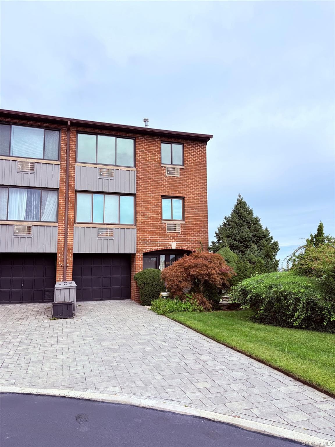 15419 Riverside Drive Unit: 24B photo 1