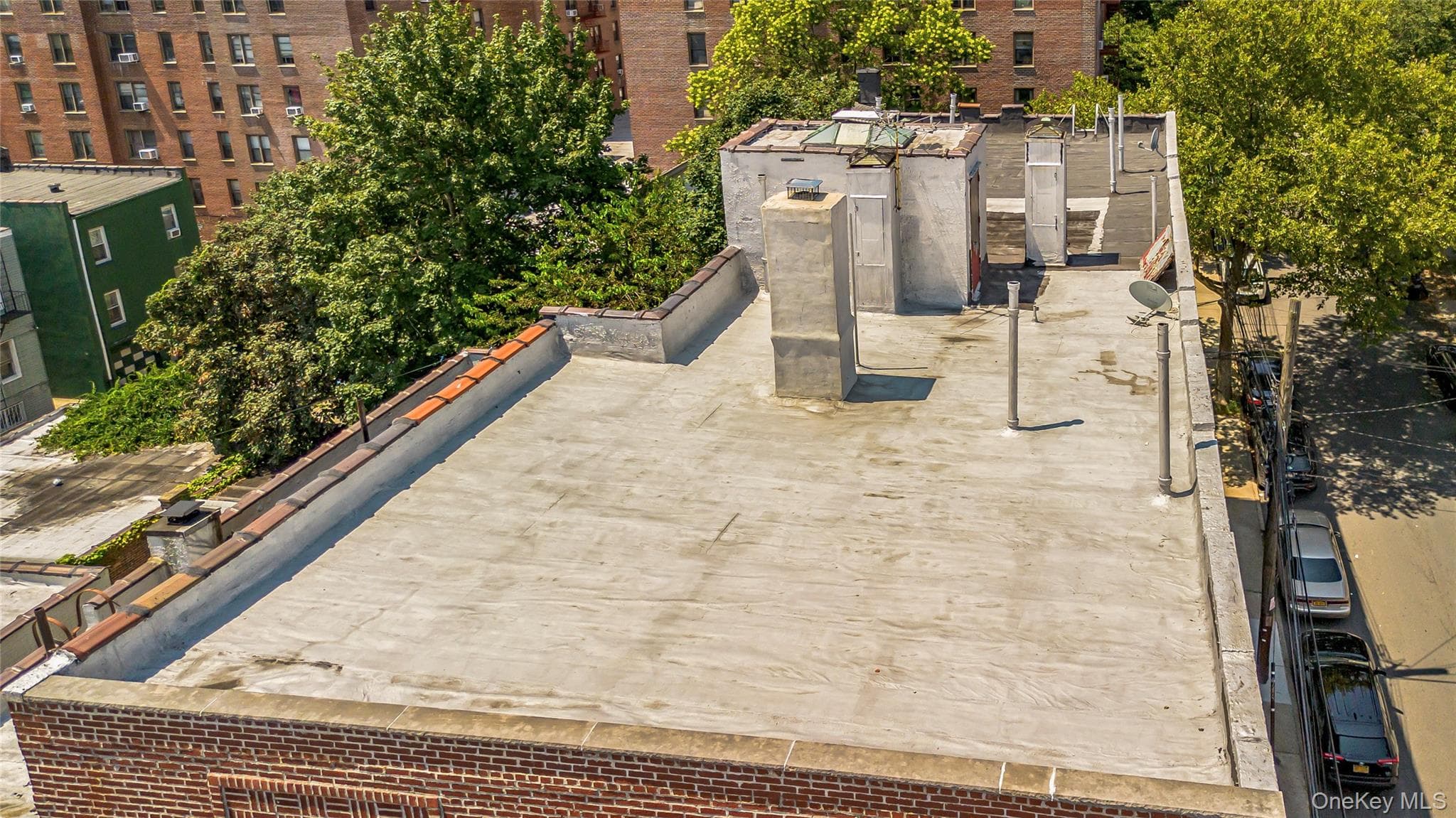 760 E 232nd Street thumbnail 11