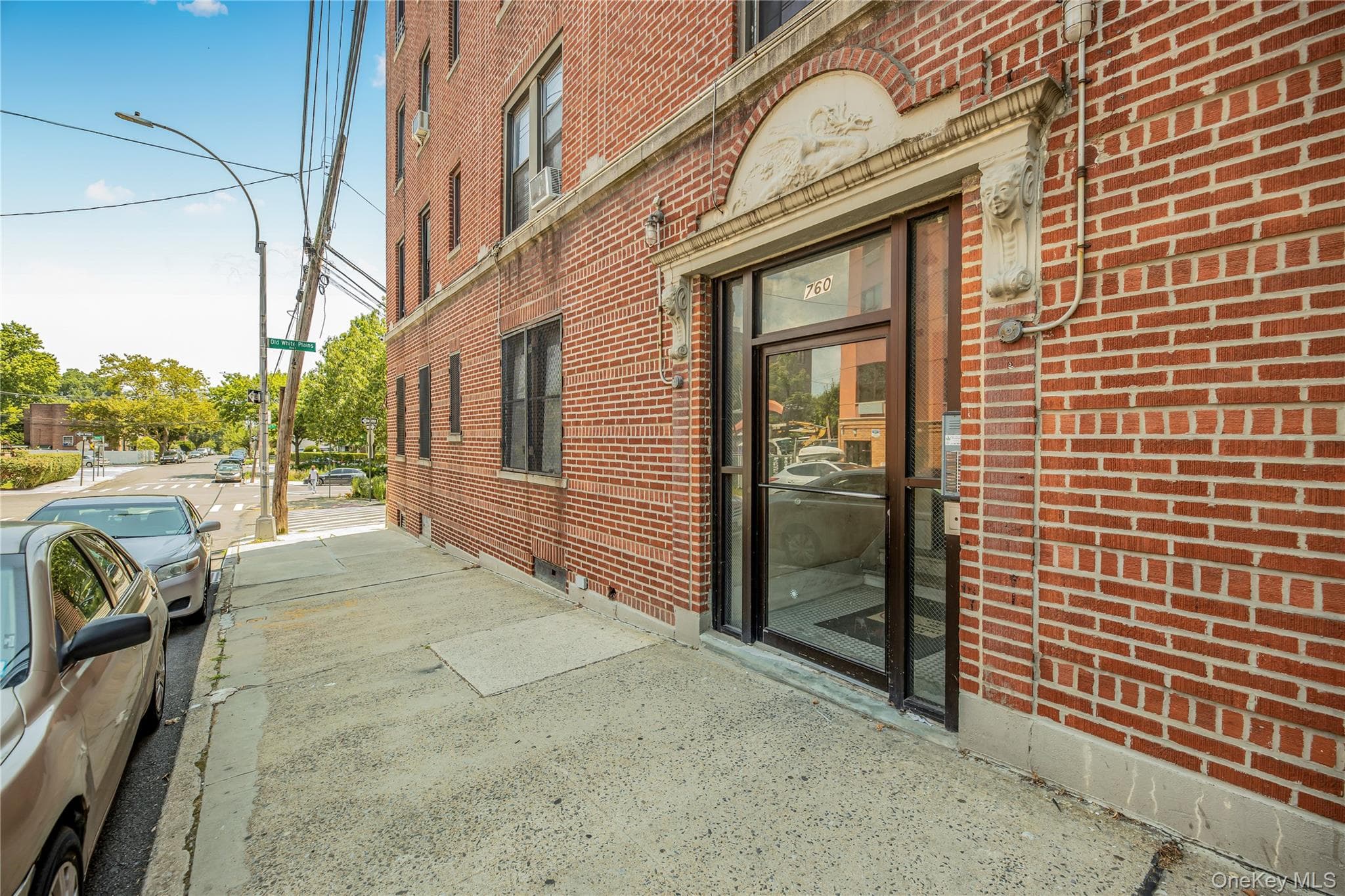 760 E 232nd Street thumbnail 5