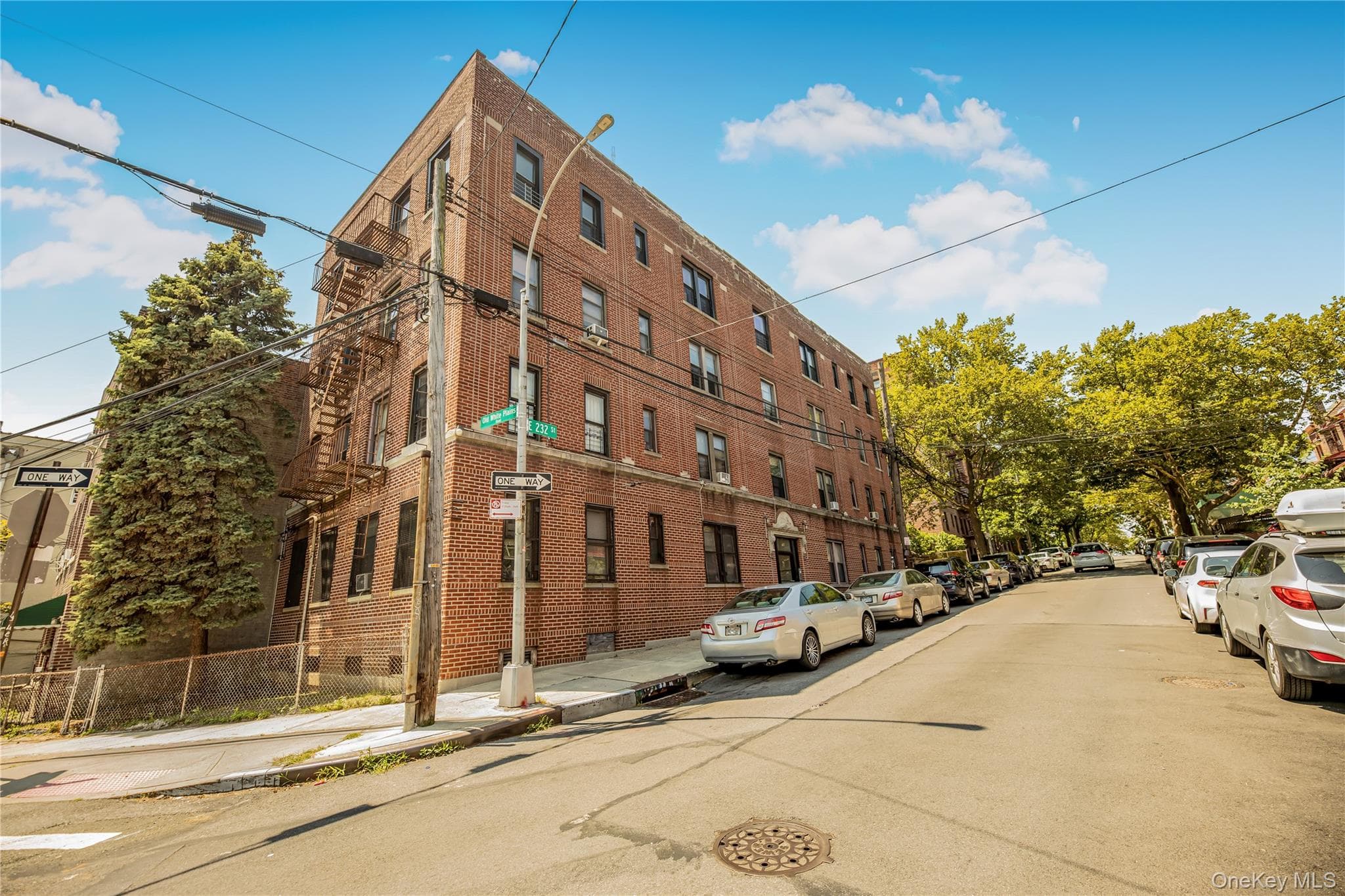 760 E 232nd Street thumbnail 3