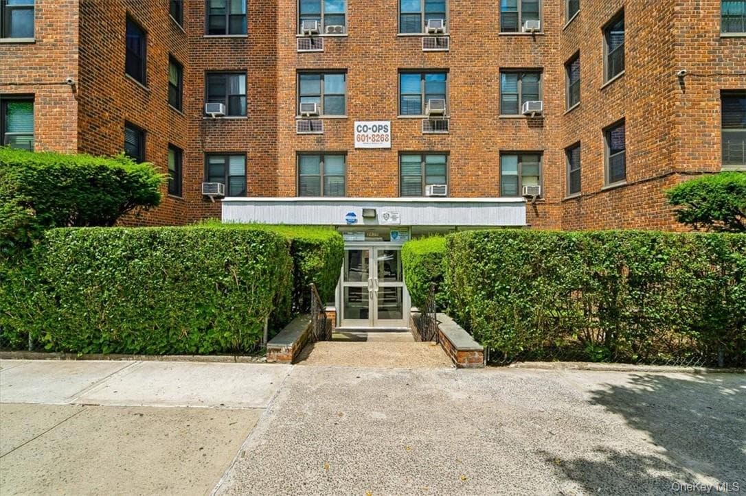 2835 Webb Avenue Unit: 6C thumbnail 2