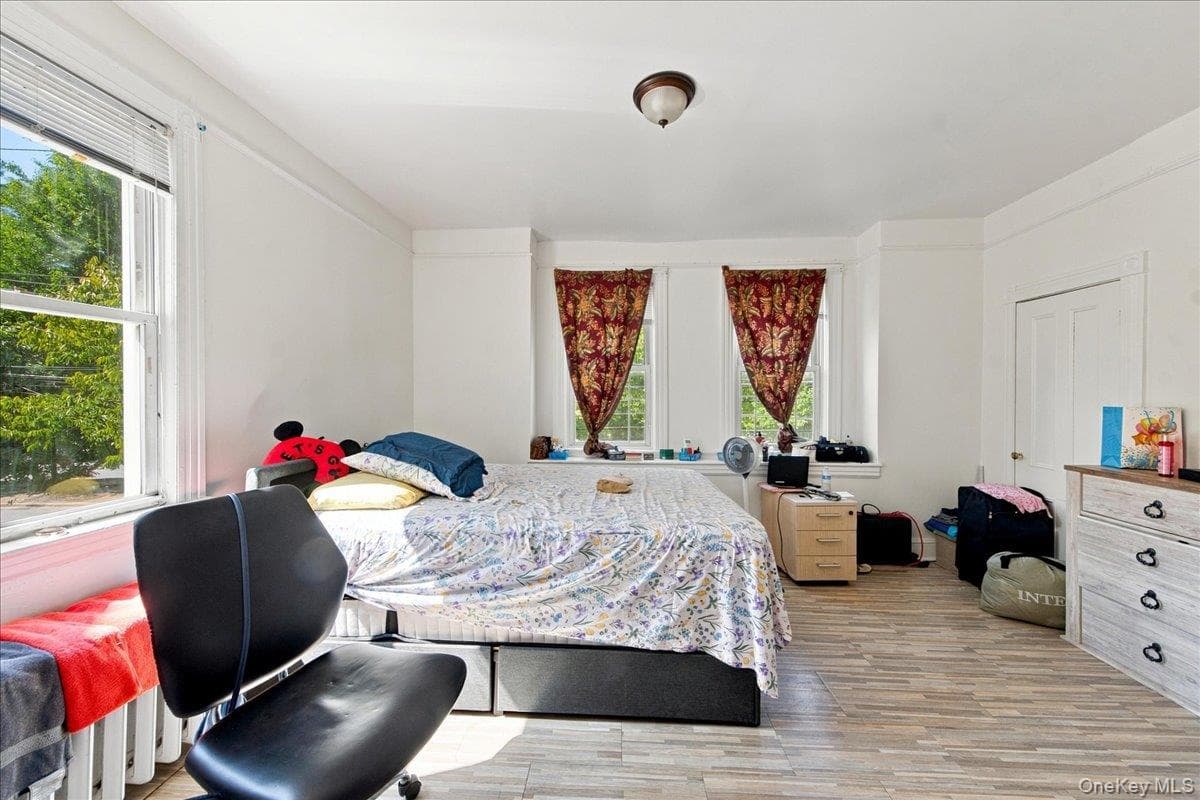 356 Riverdale Avenue Unit: 1 thumbnail 5