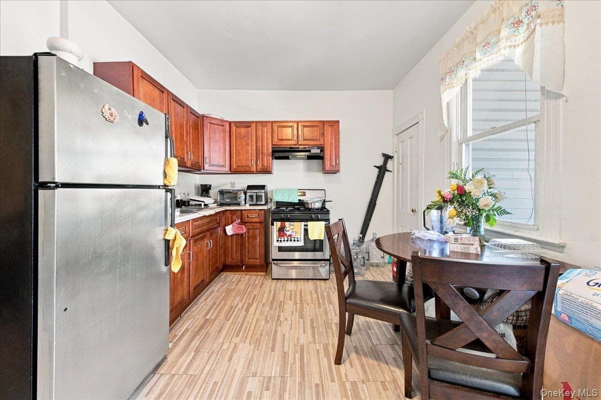 356 Riverdale Avenue Unit: 1 thumbnail 3