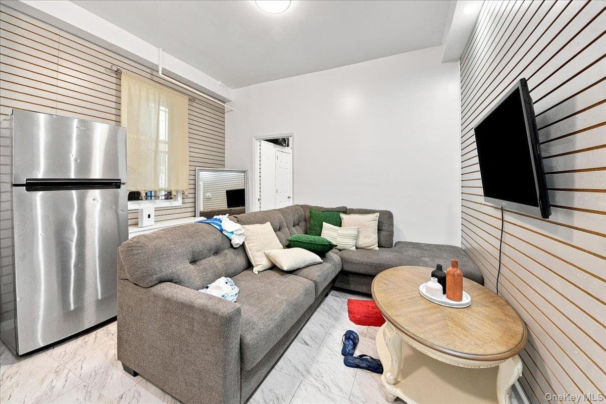 356 Riverdale Avenue Unit: 1 thumbnail 20